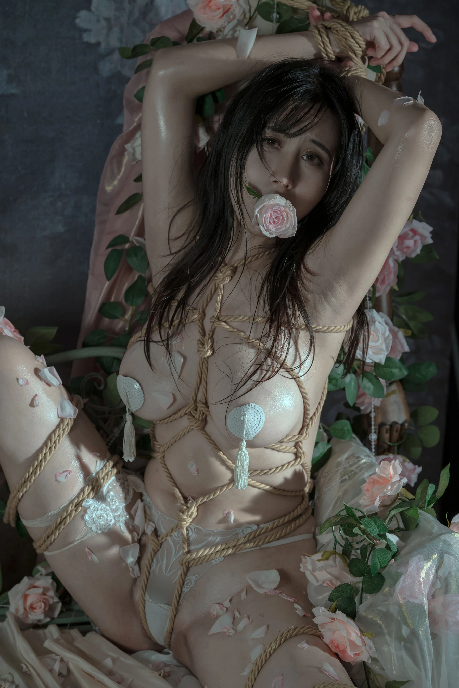 云溪溪 – 奶桃 玫瑰绳艺 [50P]插图4