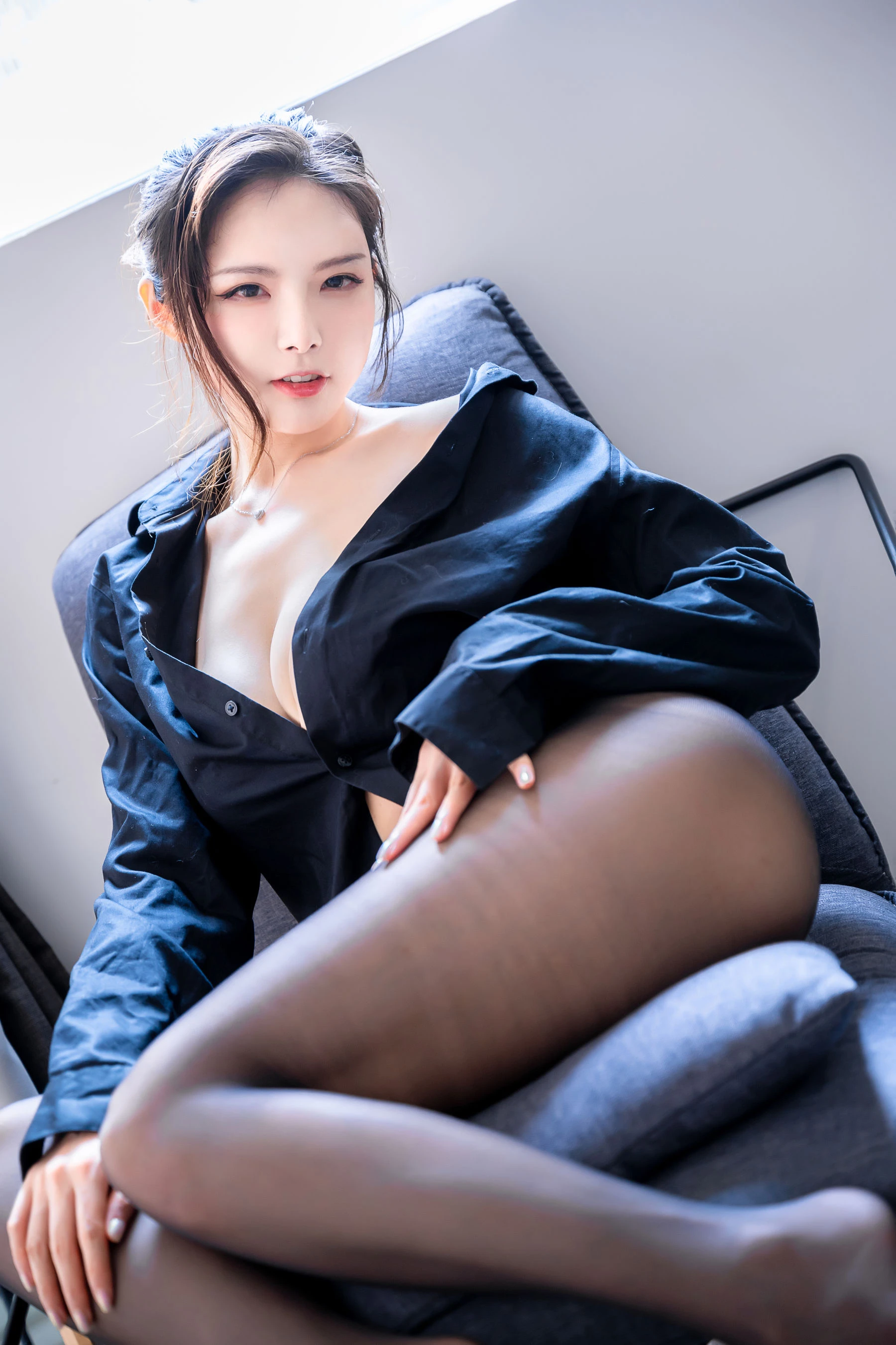 秋和柯基(夏小秋秋秋) – 黑色衬衫 [37P]插图5