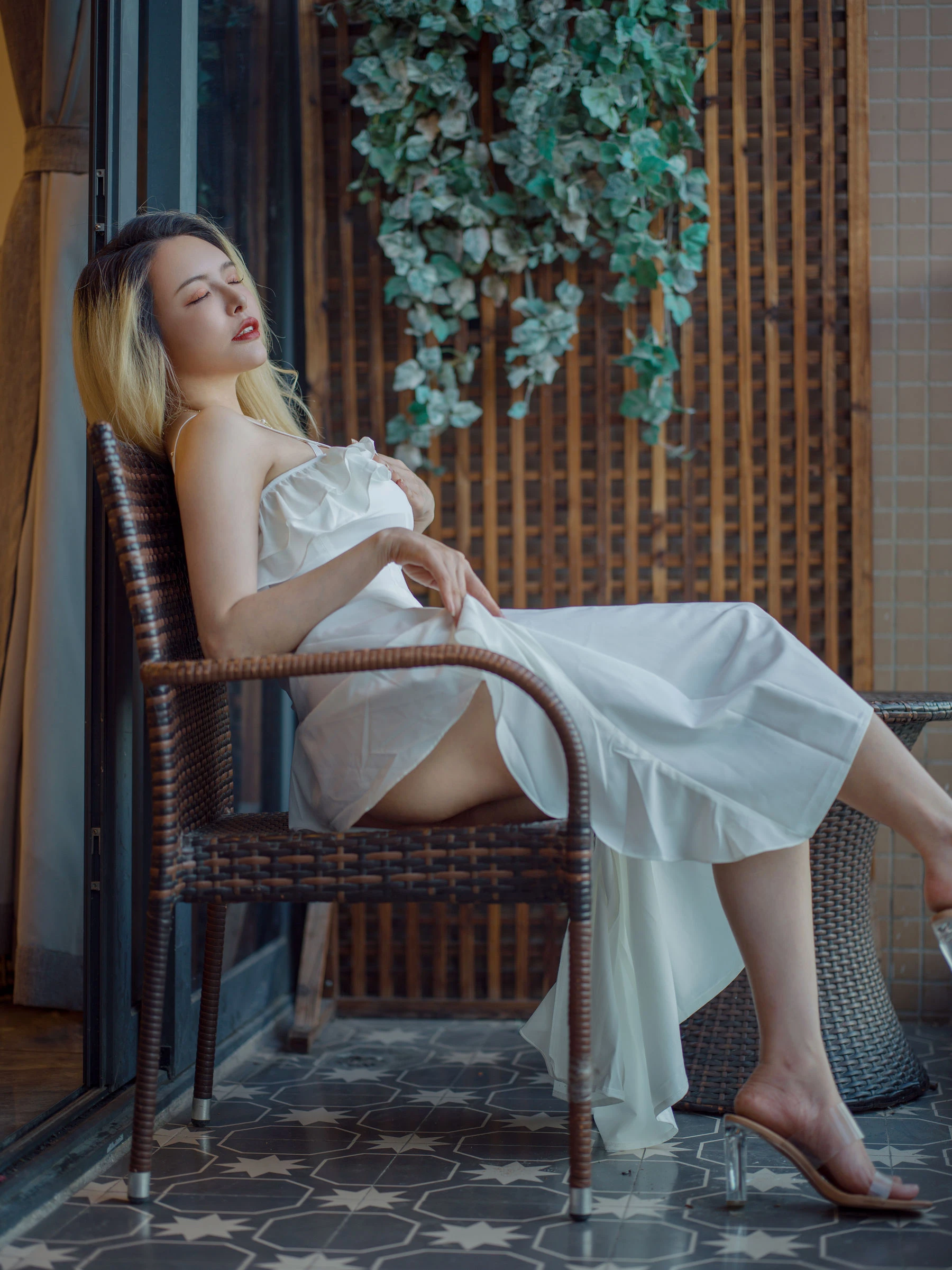 秋和柯基(夏小秋秋秋) – 白色连衣裙 [40P]插图2