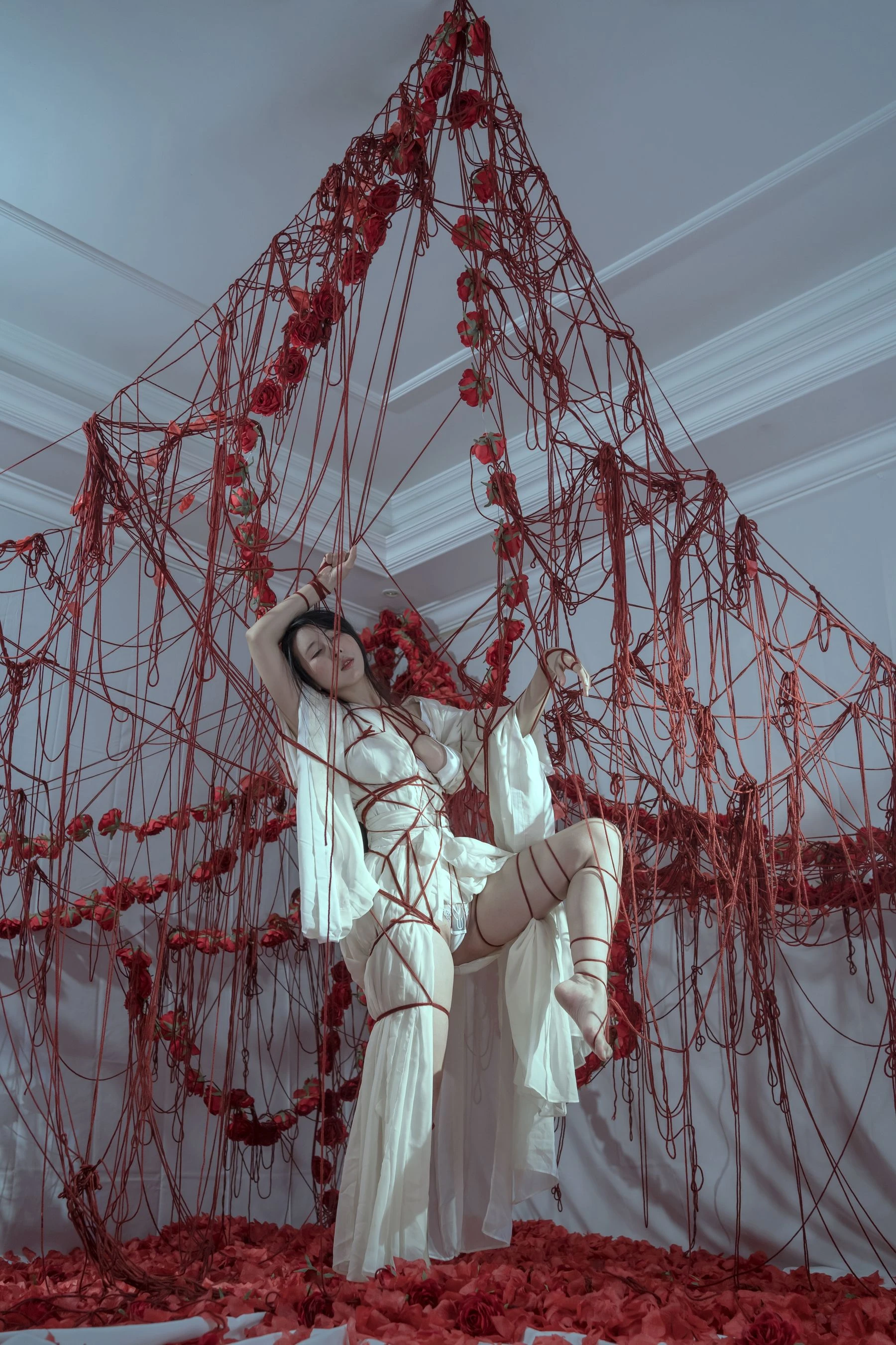 云溪溪 – 奶桃 囚鸟 [64P]插图1