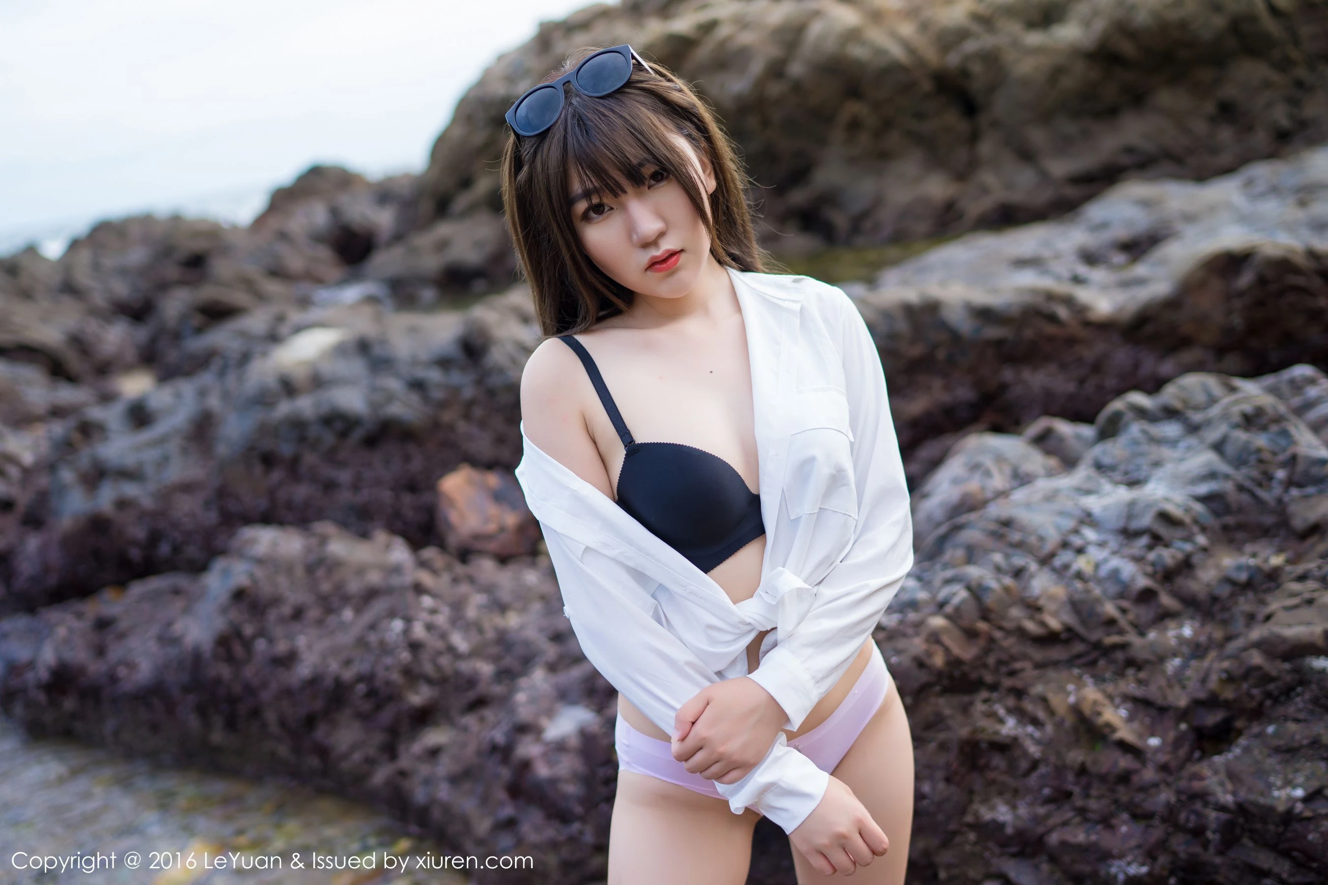 冷不丁《比基尼+白衬衫诱惑》 星乐园LeYuan Vol.012 [52P]插图1