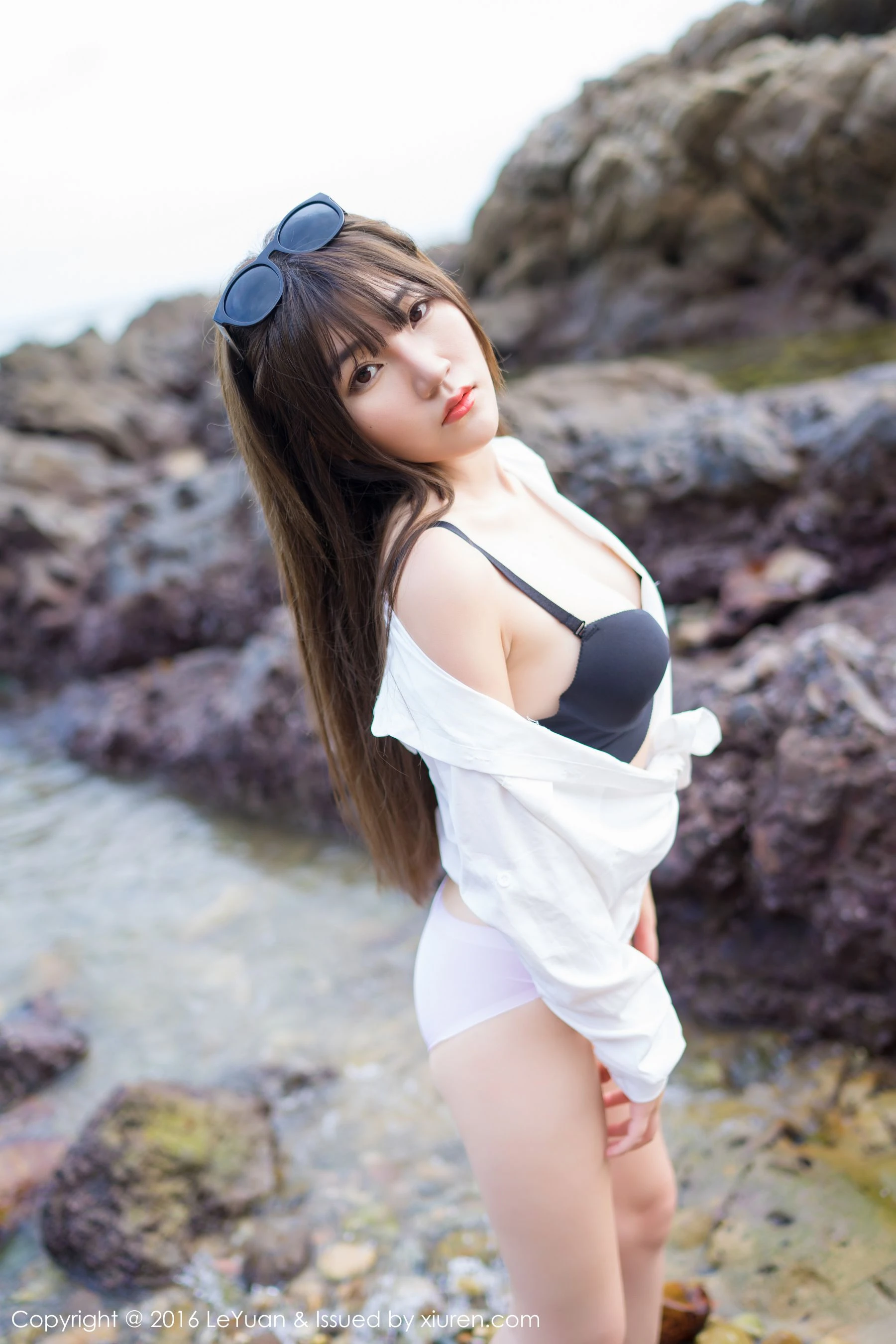 冷不丁《比基尼+白衬衫诱惑》 星乐园LeYuan Vol.012 [52P]插图2