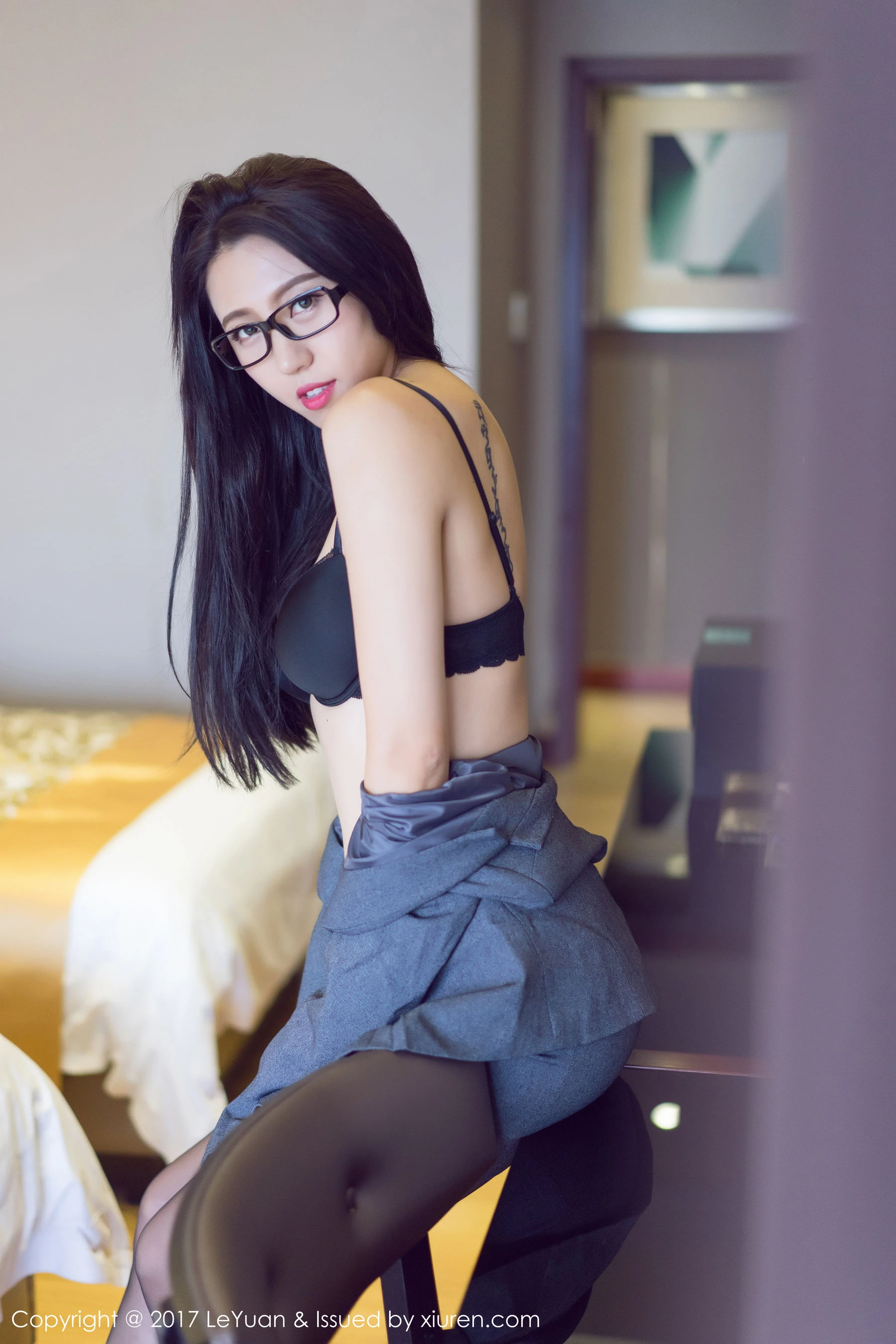 大熙《职场OL蒙面黑丝与浴室湿身性感诱惑》 LeYuan 星乐园 VOL.044 [47P]插图5
