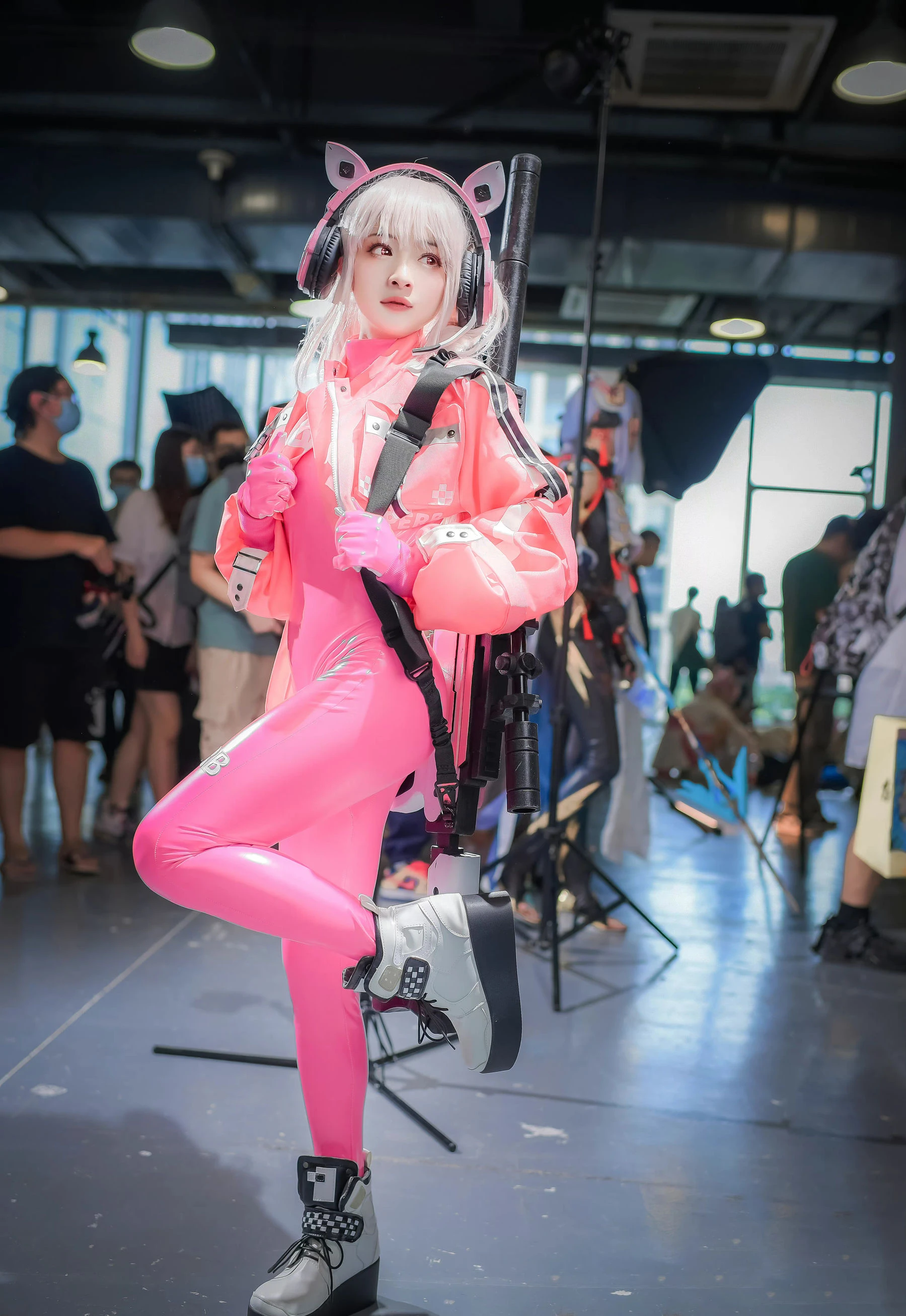 动漫博主九九八XY – 萤火虫漫展 NIKKE 胜利女神 爱丽丝 [18P]插图5