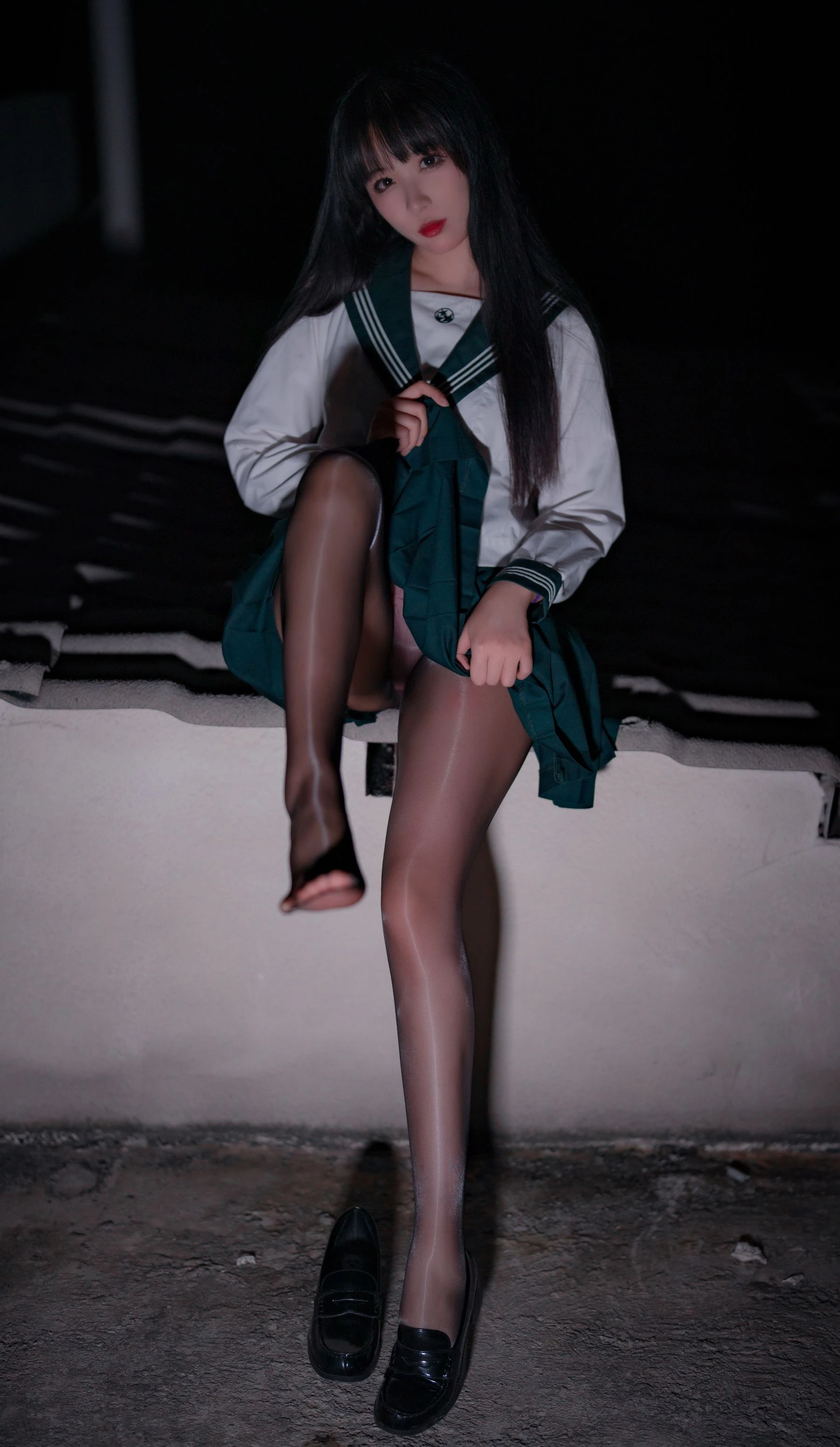 轩萧学姐 – 屋顶JK [11P]插图2