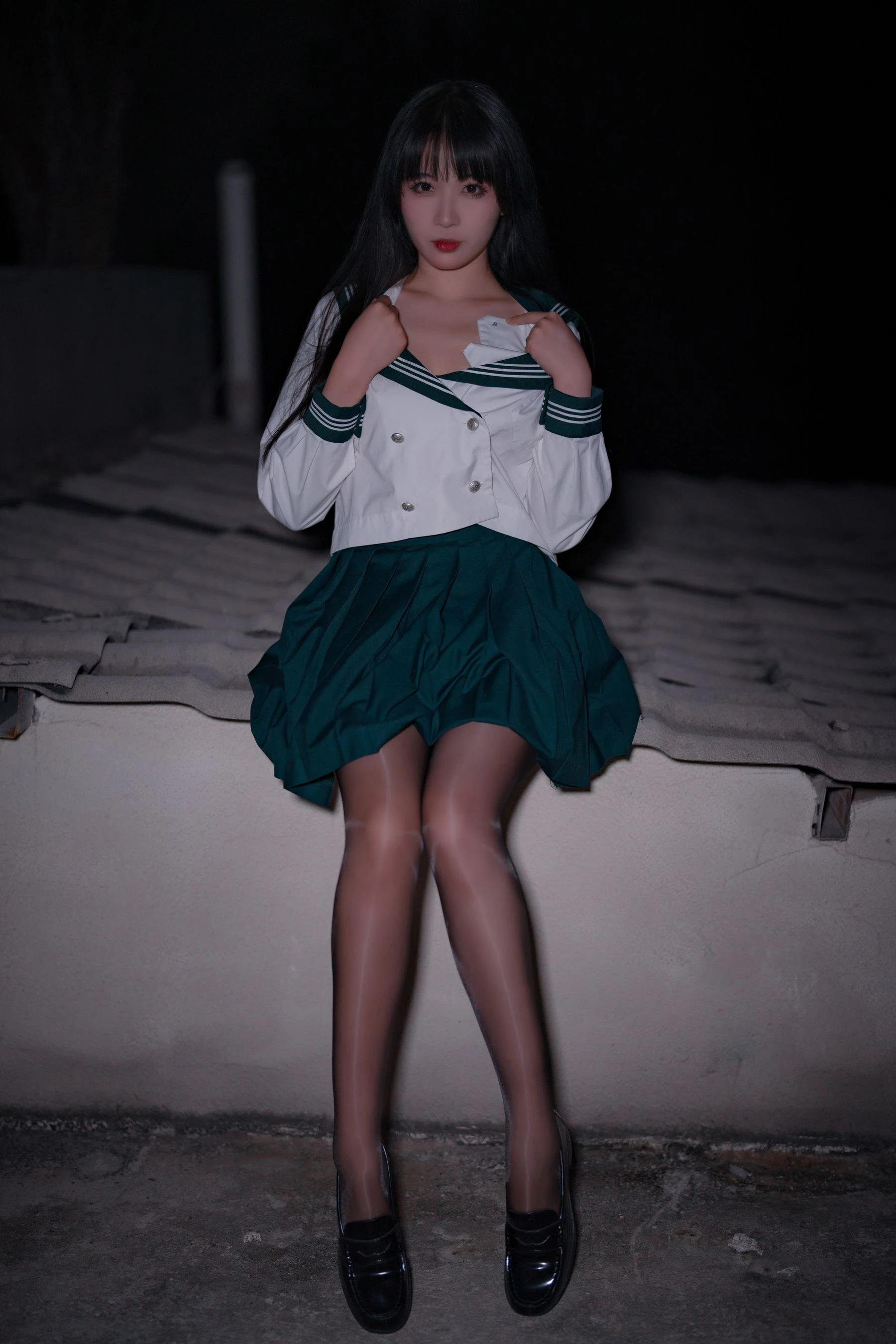 轩萧学姐 – 屋顶JK [11P]插图5