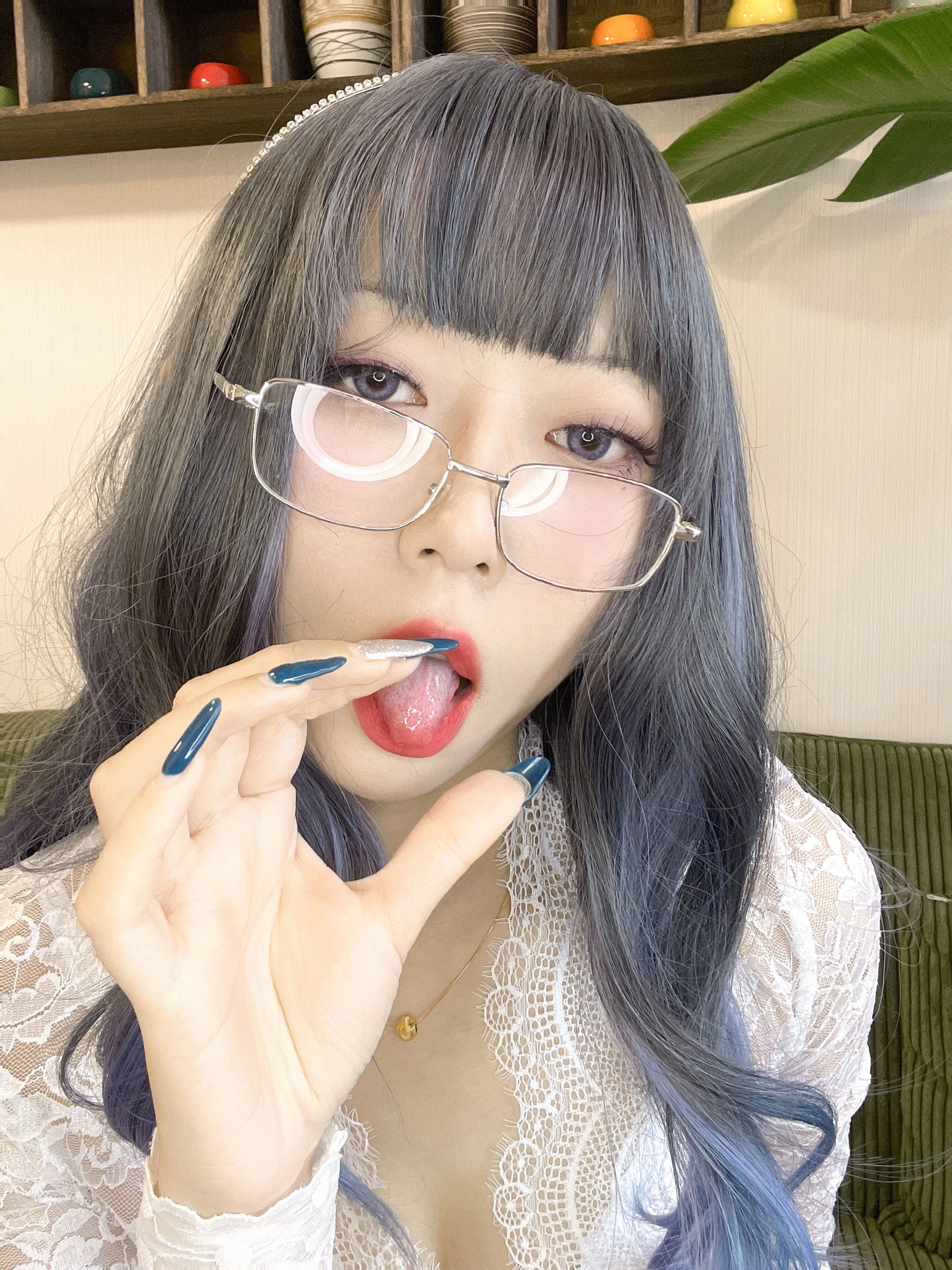 动漫博主Money冷冷 – 白蕾丝长裙 [73P]插图1