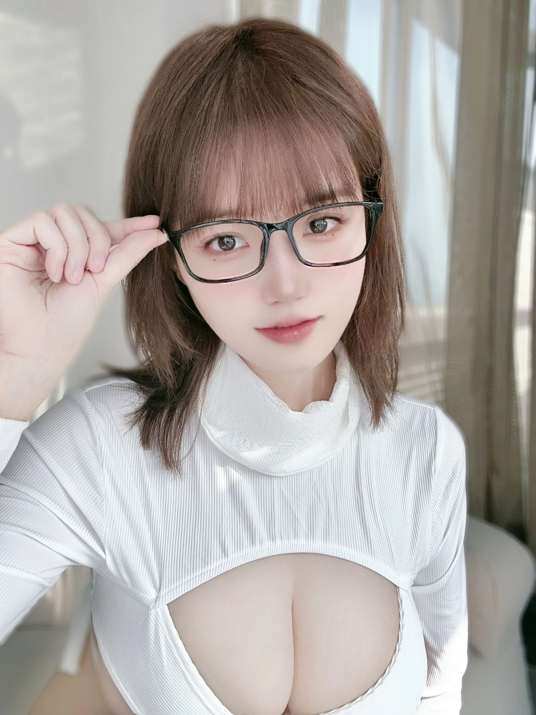 动漫博主小仓千代w 2023年03月 fantia白色绑带 [14P]插图3