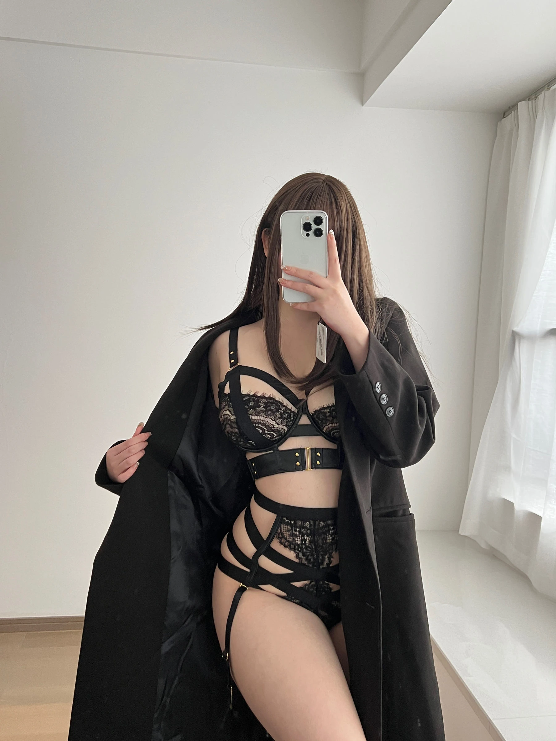 蜜桃少女是依酱呀 – 情人节 黑巧 [26P]插图1