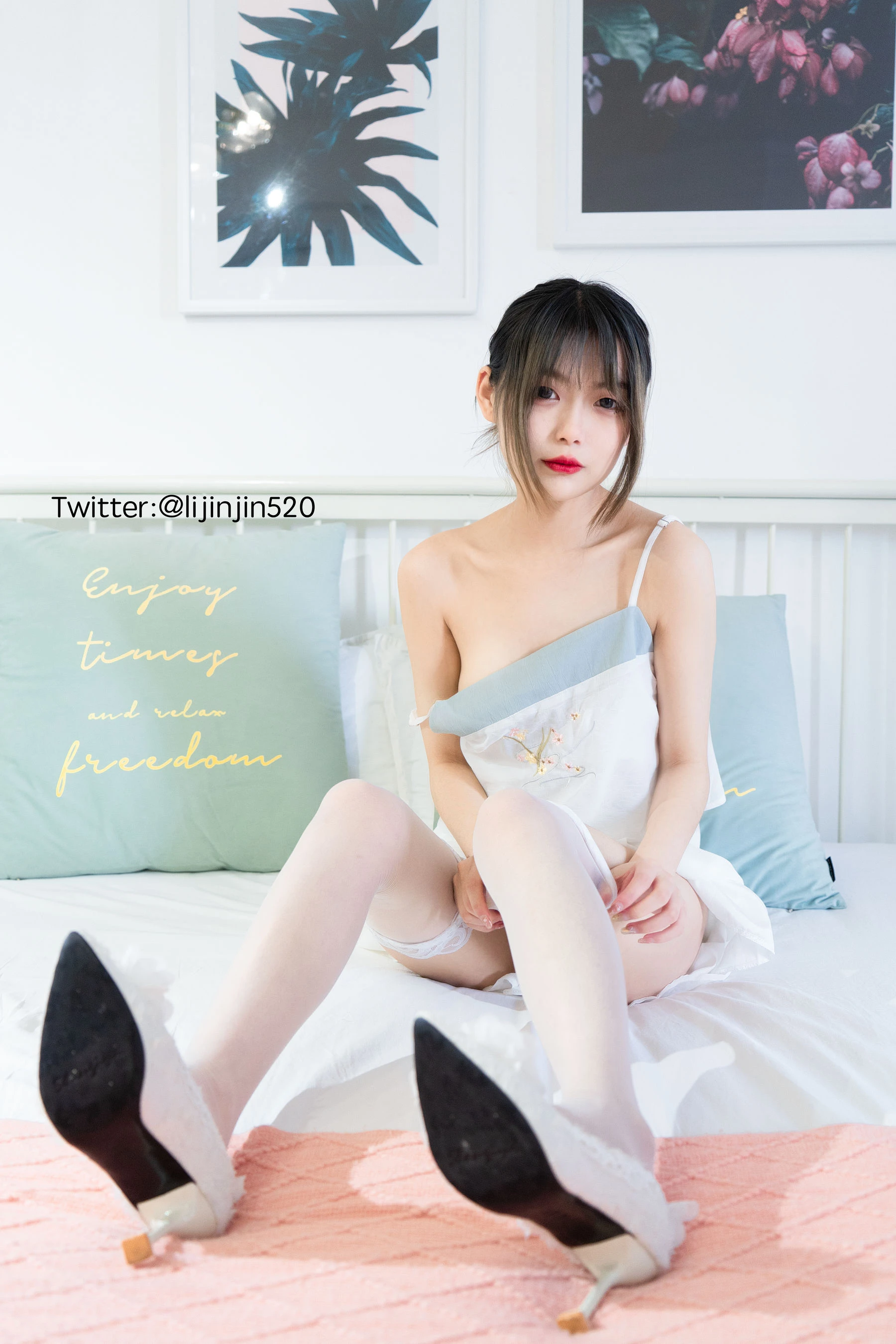 梨瑾瑾 – 室内吊带裙 [20P]插图4