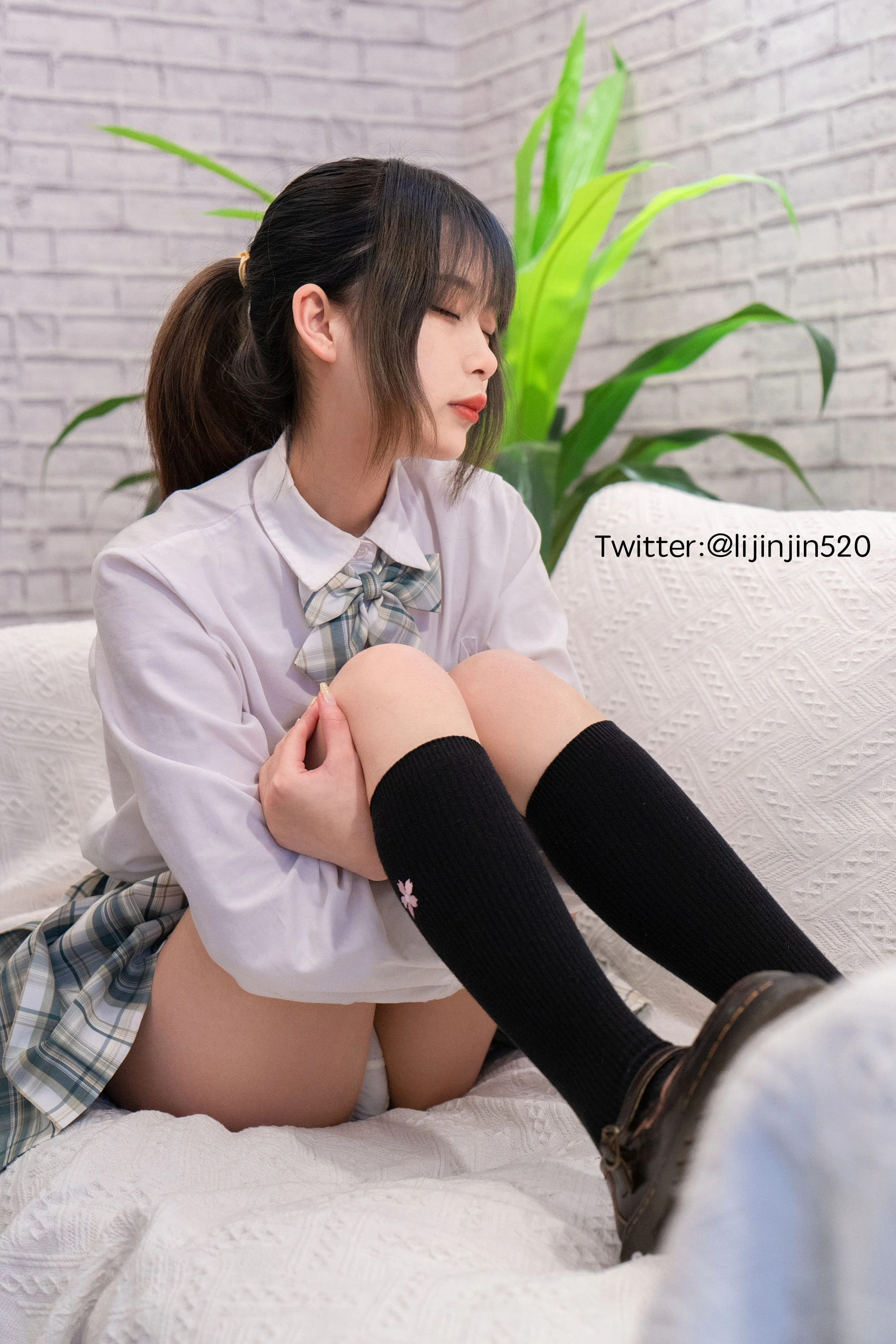 梨瑾瑾 – 室内JK [25P]|图集秀