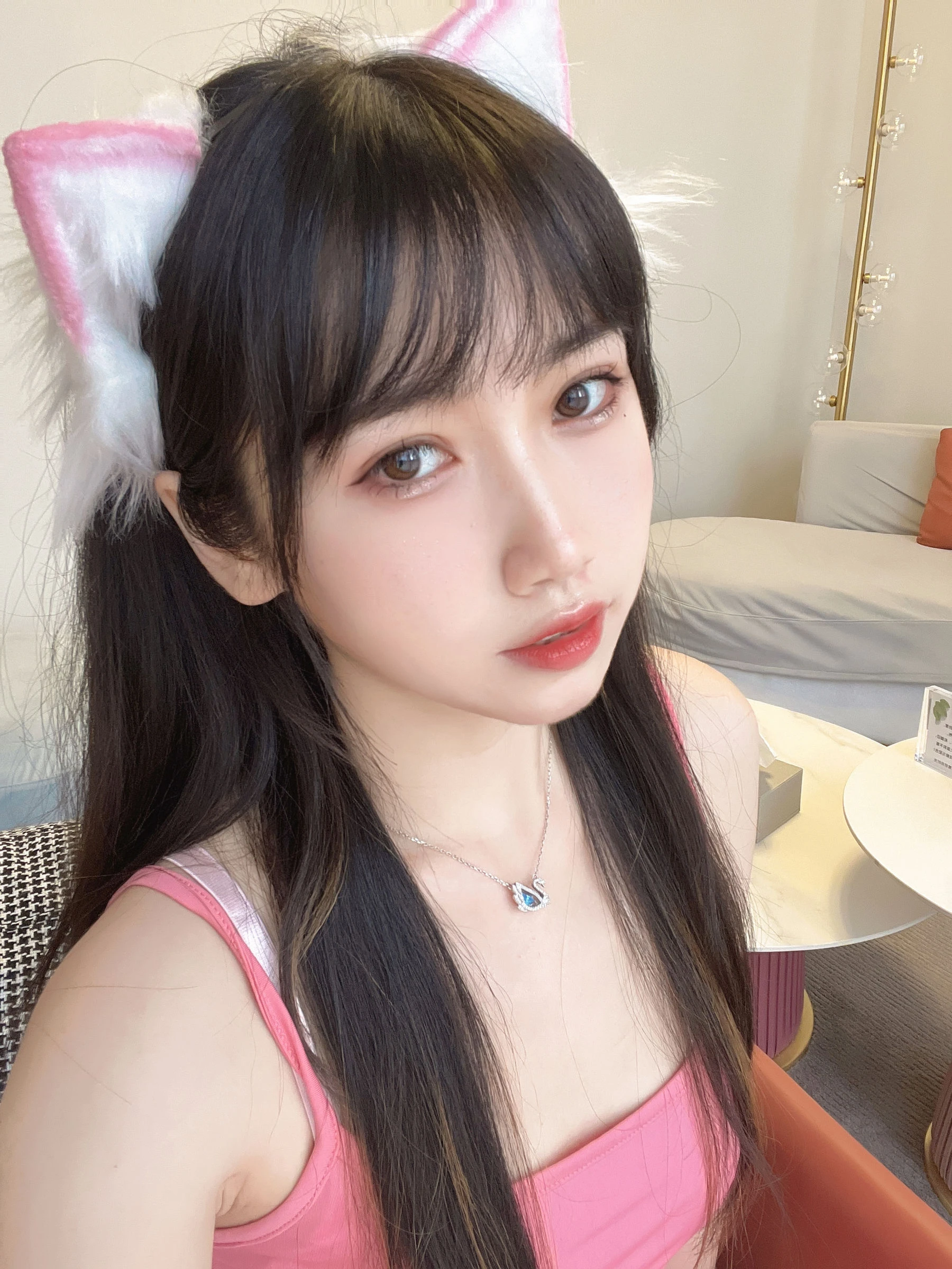 微博人气Coser不呆猫 – 浴室粉色激凸人妻 [39P]插图1