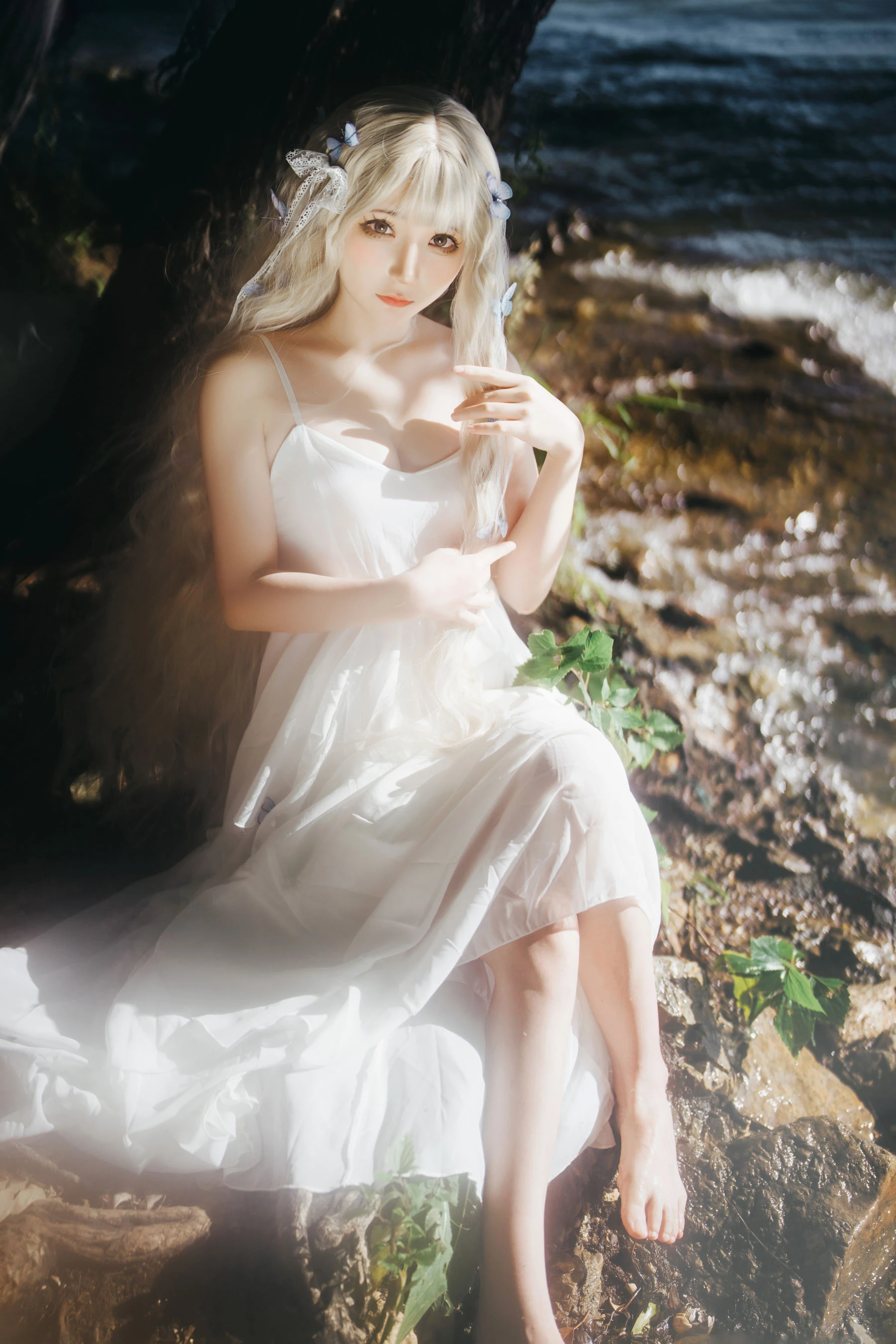 是三不是世w – 湖边白裙 [15P]插图1