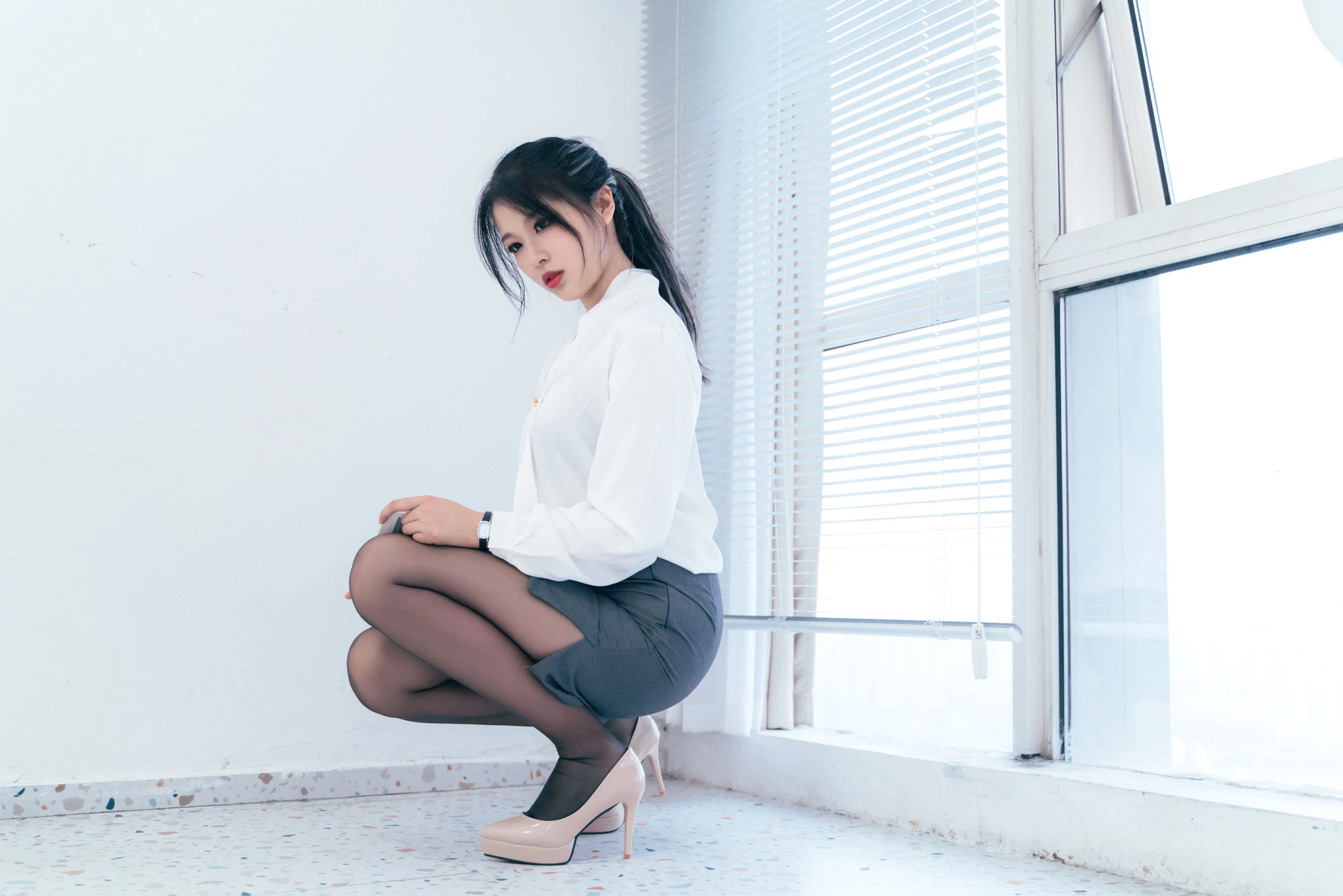 轩萧学姐 – OL私袜诱惑 [34P]插图3