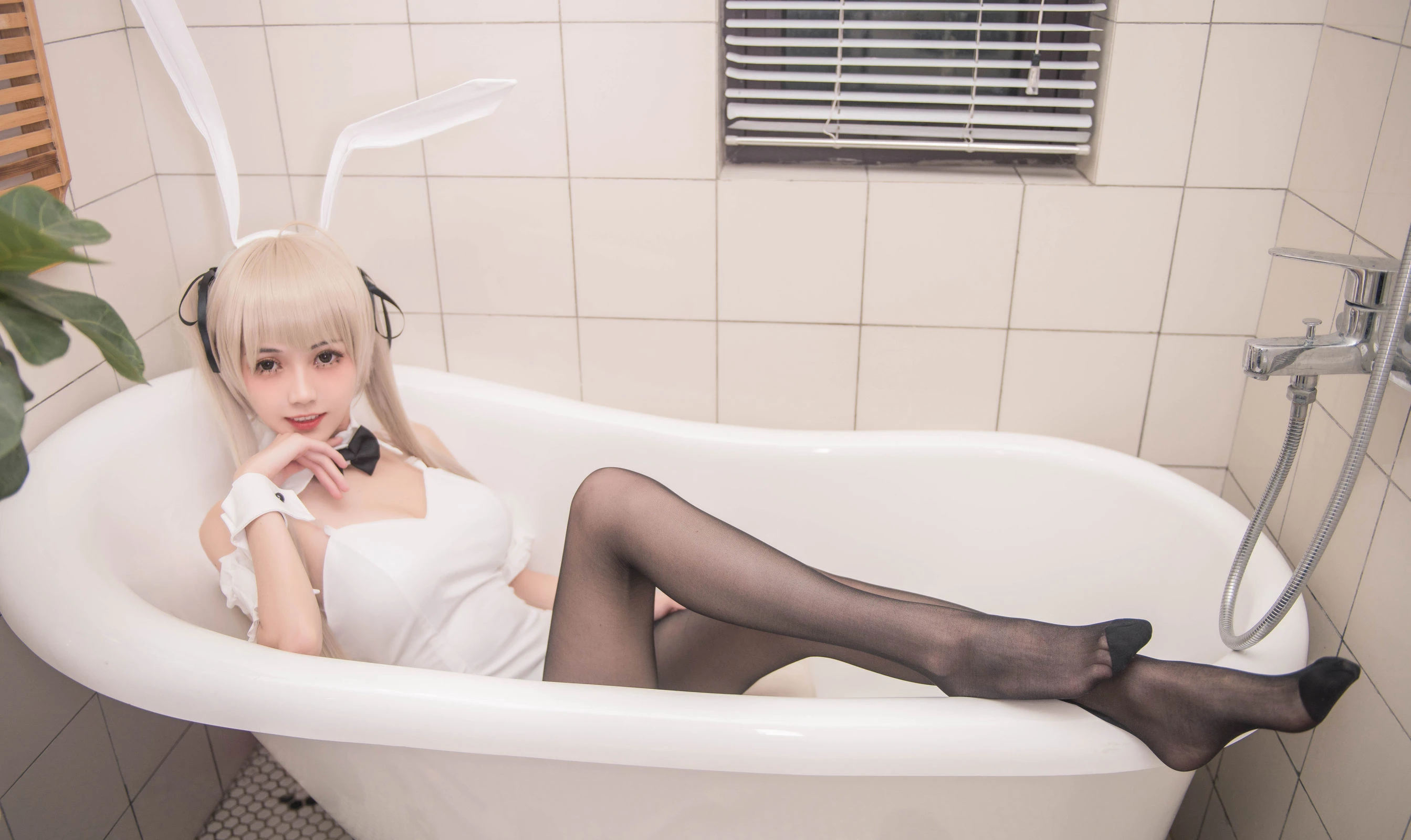 [萝莉COS] 小妖精你的负卿 – 穹妹兔女郎 [18P]插图2