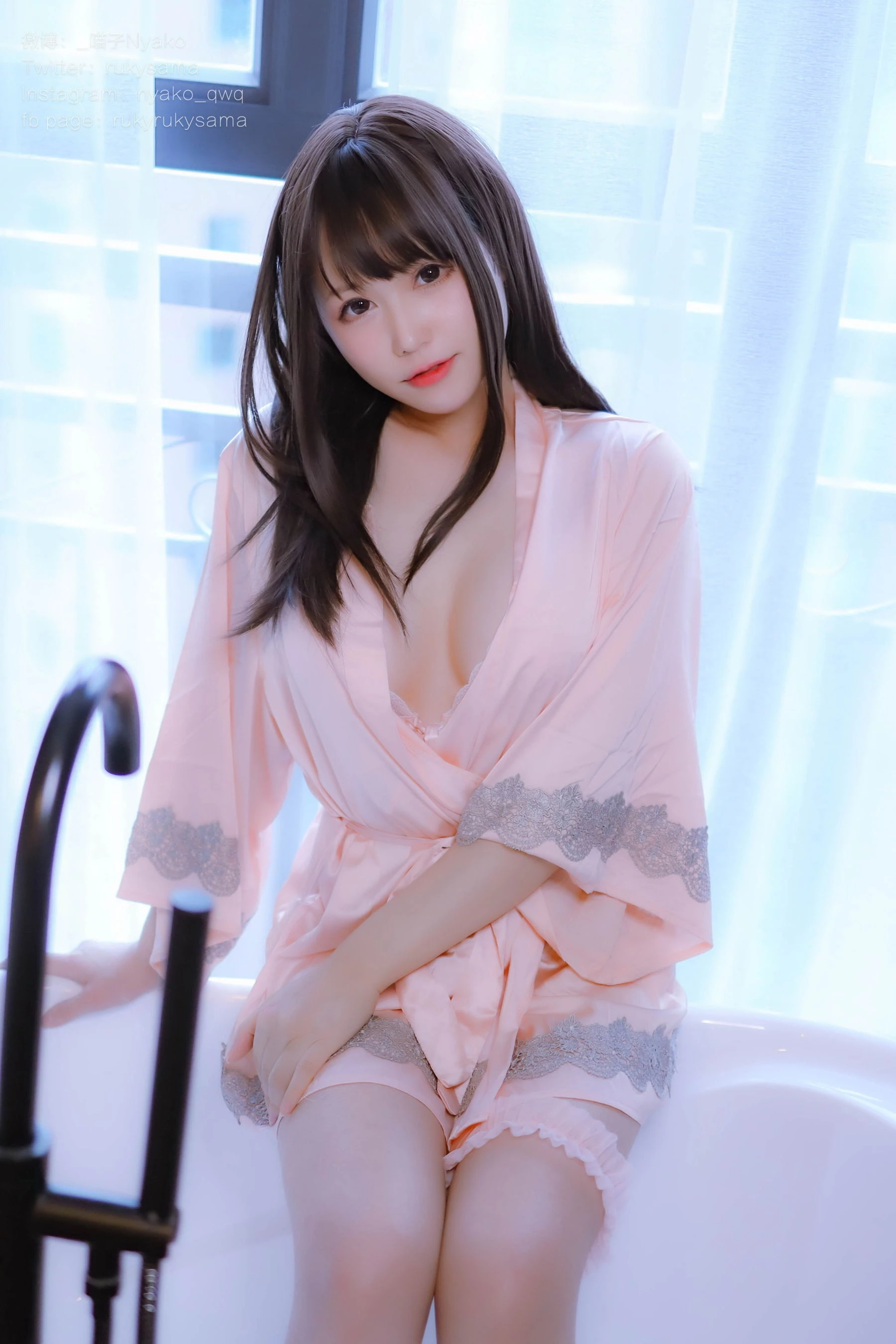 萌妹子Nyako喵子 – 妄想彼女との同棲生活 之 粉嫩丝绸睡衣 [79P]|图集秀