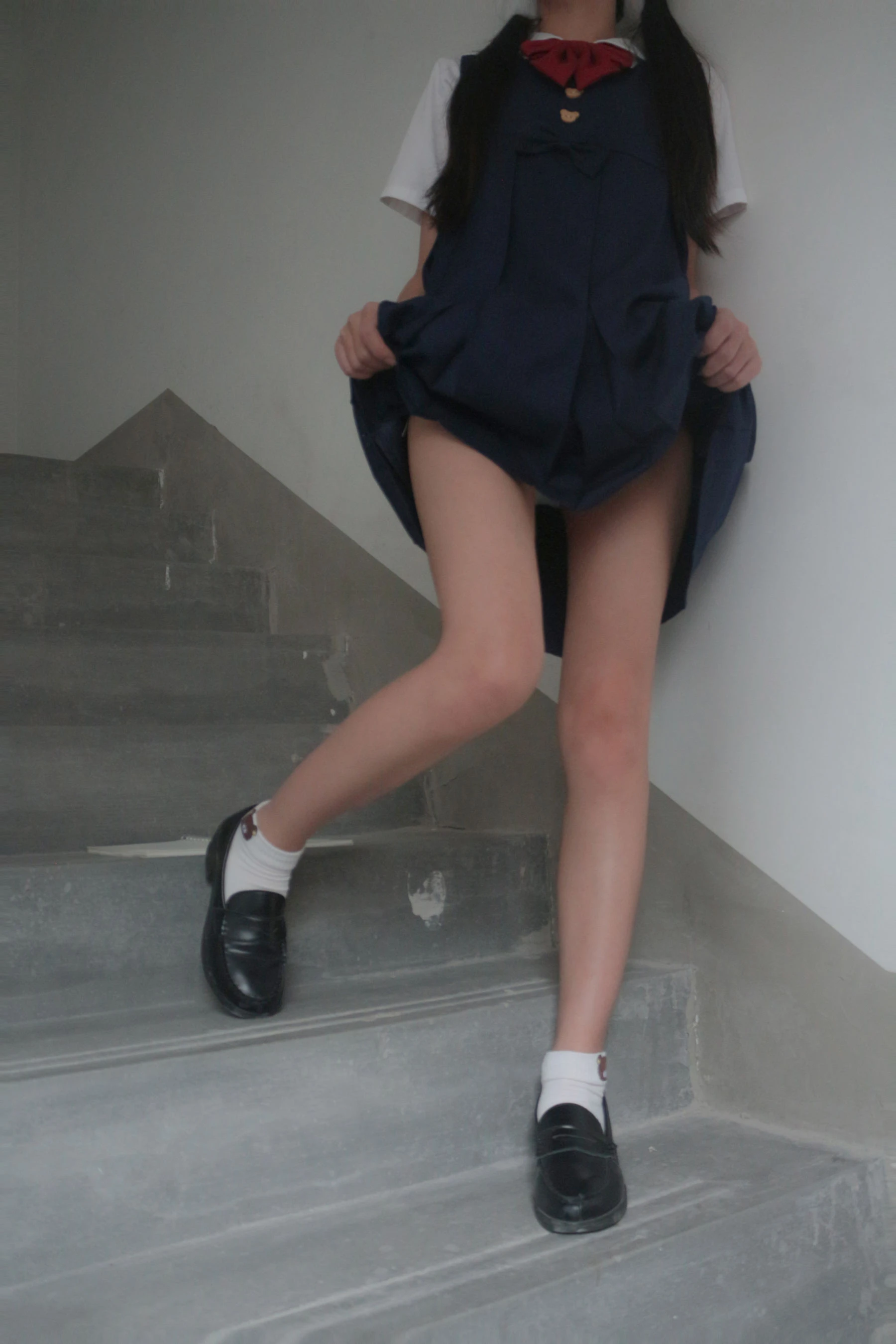 是暖暖呀 – 楼道阳光 [13P]插图1