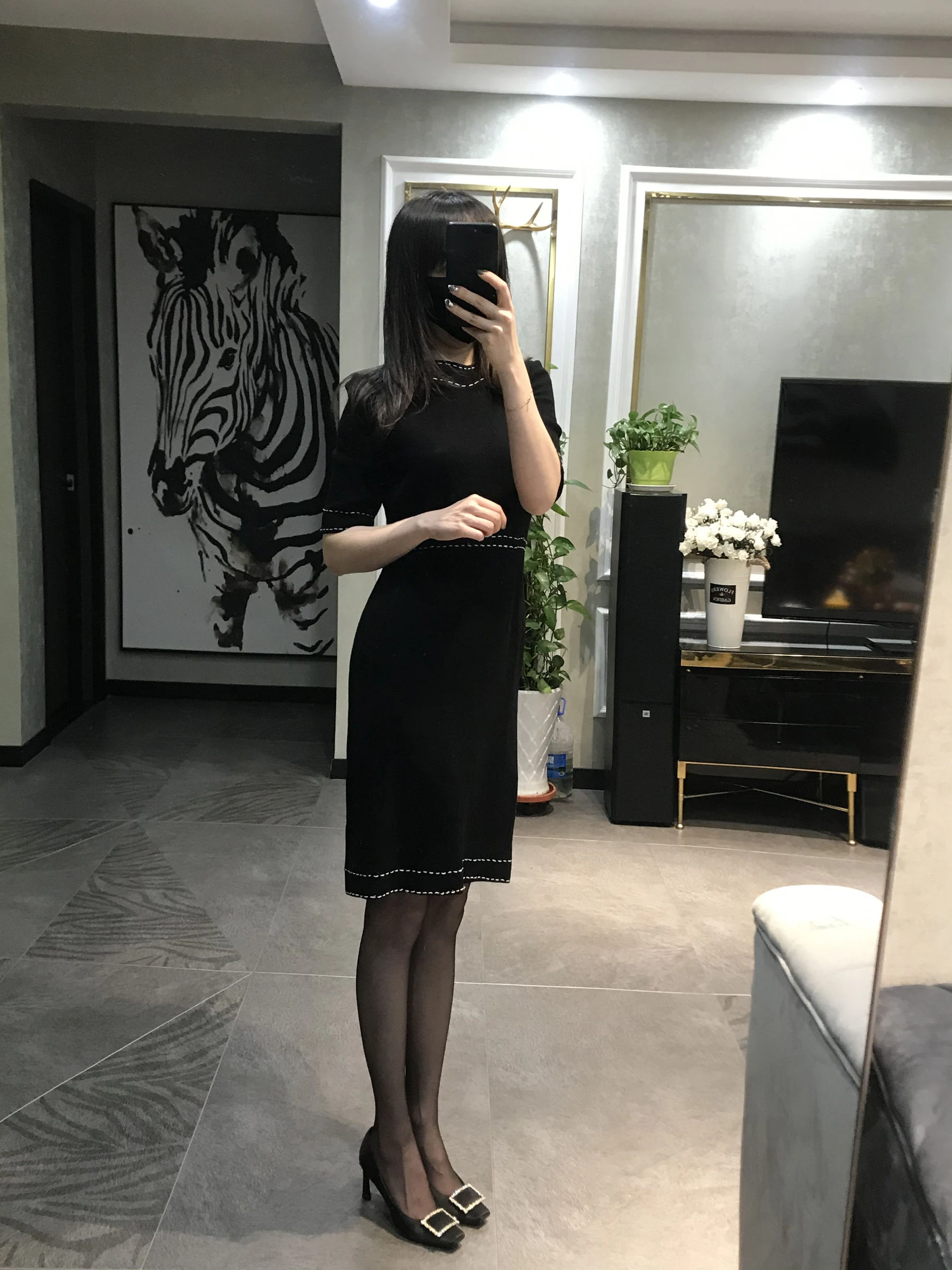 丝足博主麋鹿_Monroe 2020.04.06 难掩性感 [19P]插图1