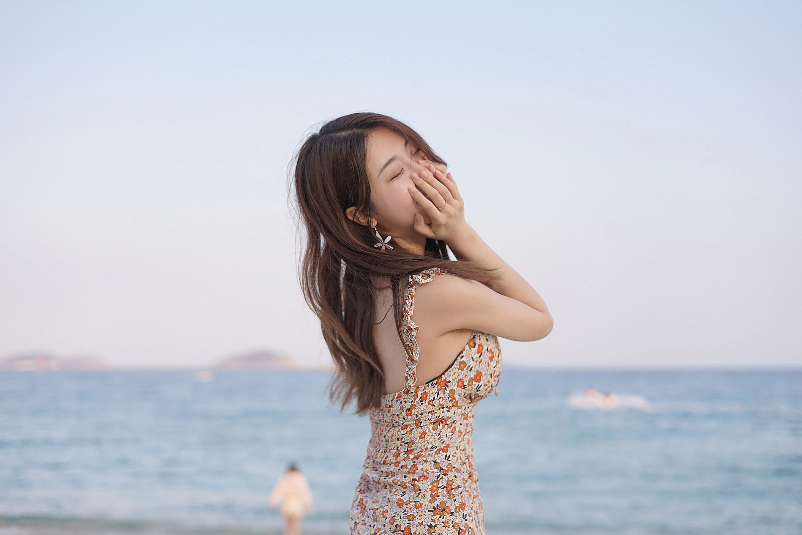 人气Coser黑川 – 海岛之旅 碎花连衣裙 [19P]插图1