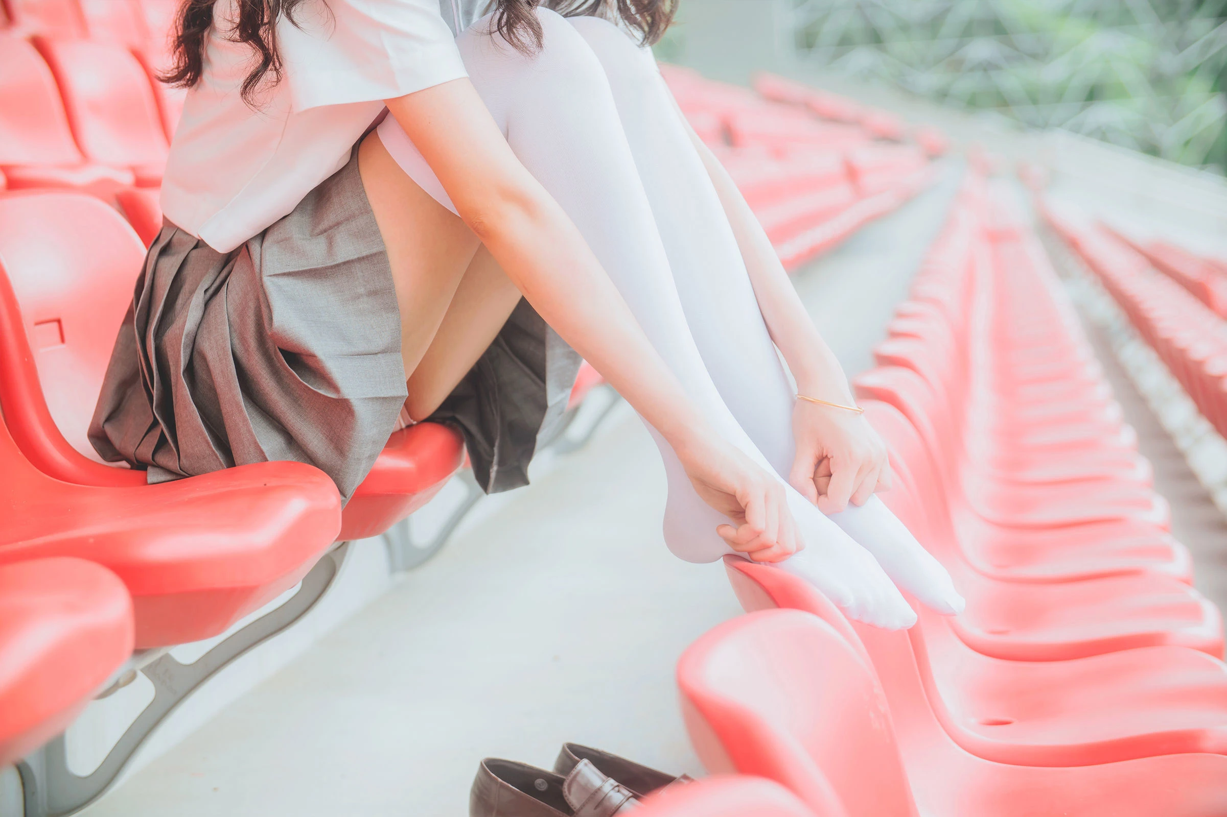 [萝莉COS] 木绵绵OwO – 灰色JK制服 [38P]插图3