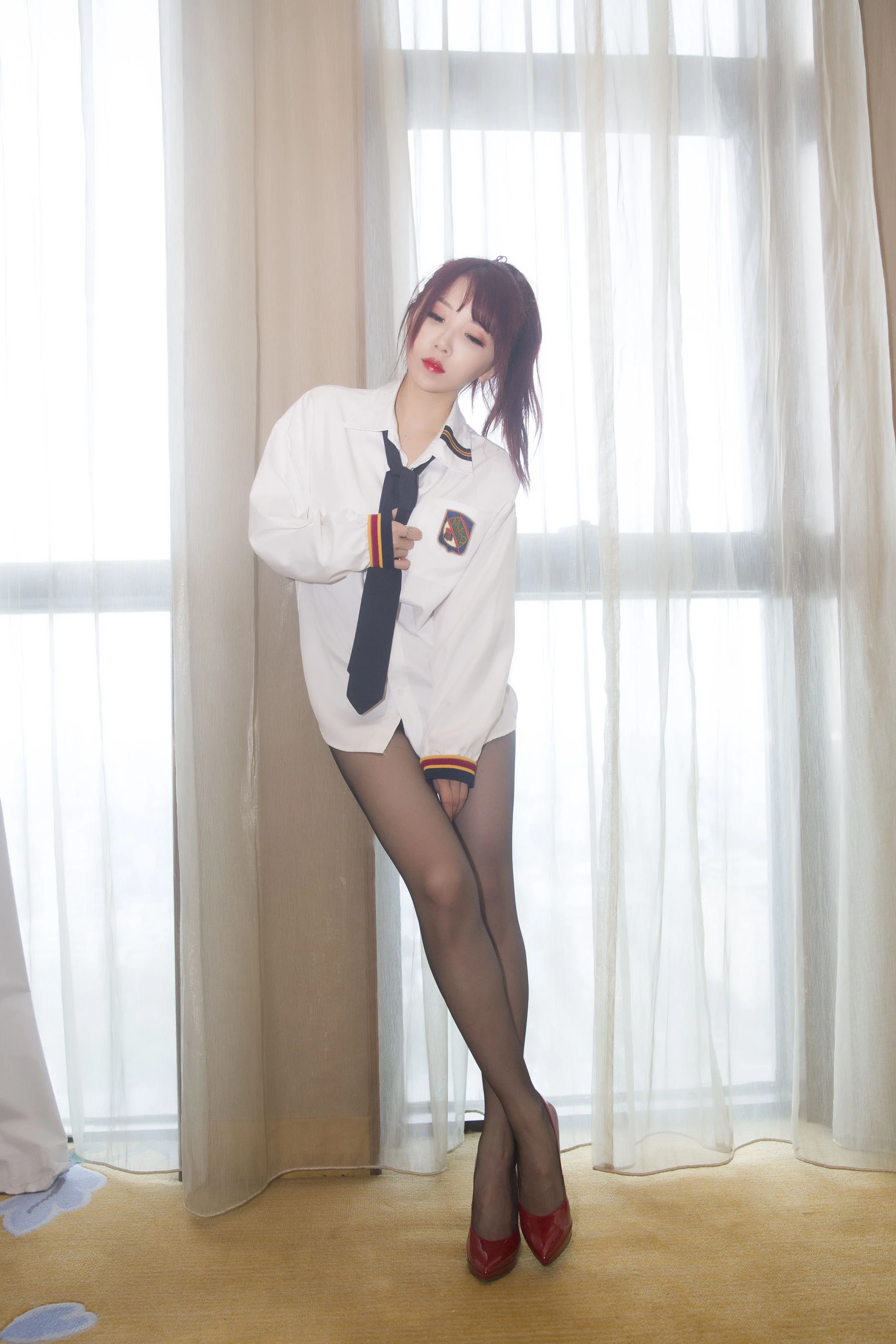 斗鱼主播小女巫露娜 – 白衬衣 [28P]插图1