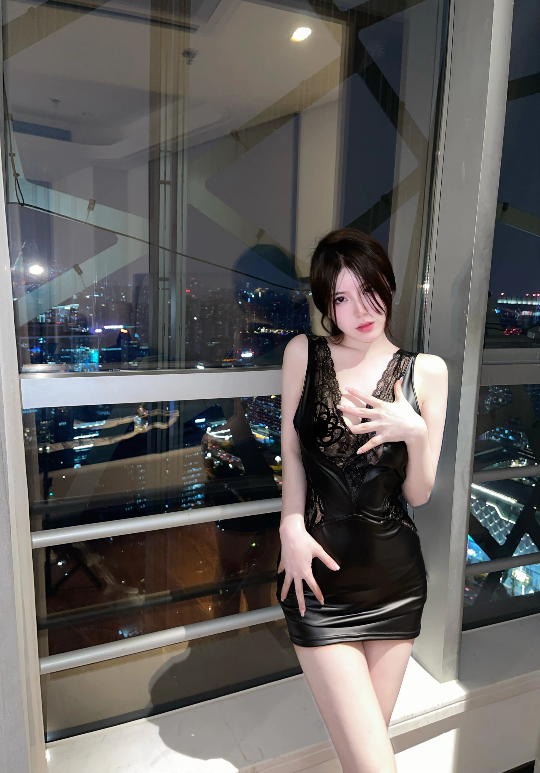 奔跑的晶骡儿 – 皮衣蕾丝 [12P]插图1