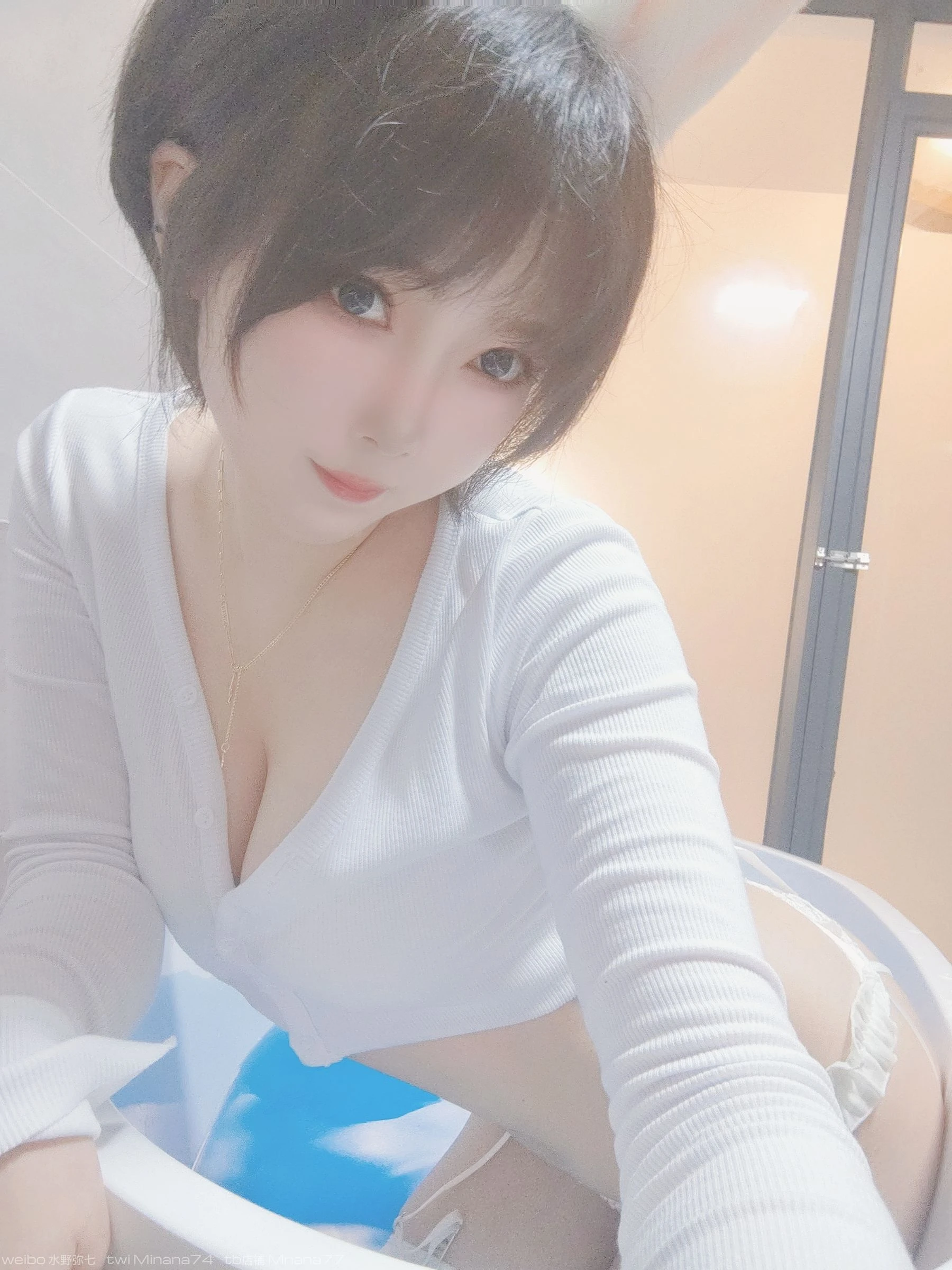 动漫博主名濑弥七 – 白兔兔 [34P]插图1