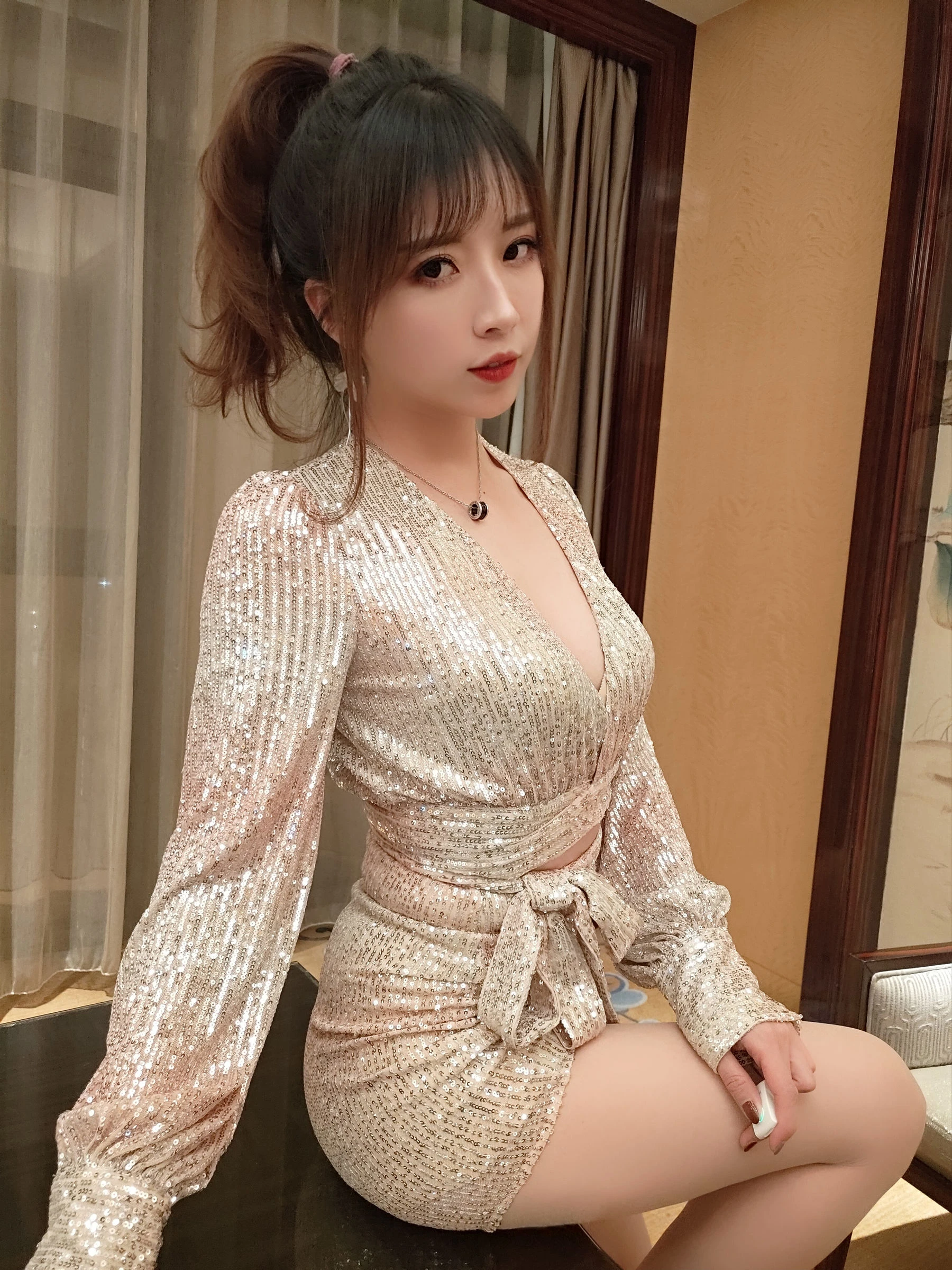 斗鱼主播小女巫露娜 – 亮片裙肉丝 [22P]插图5