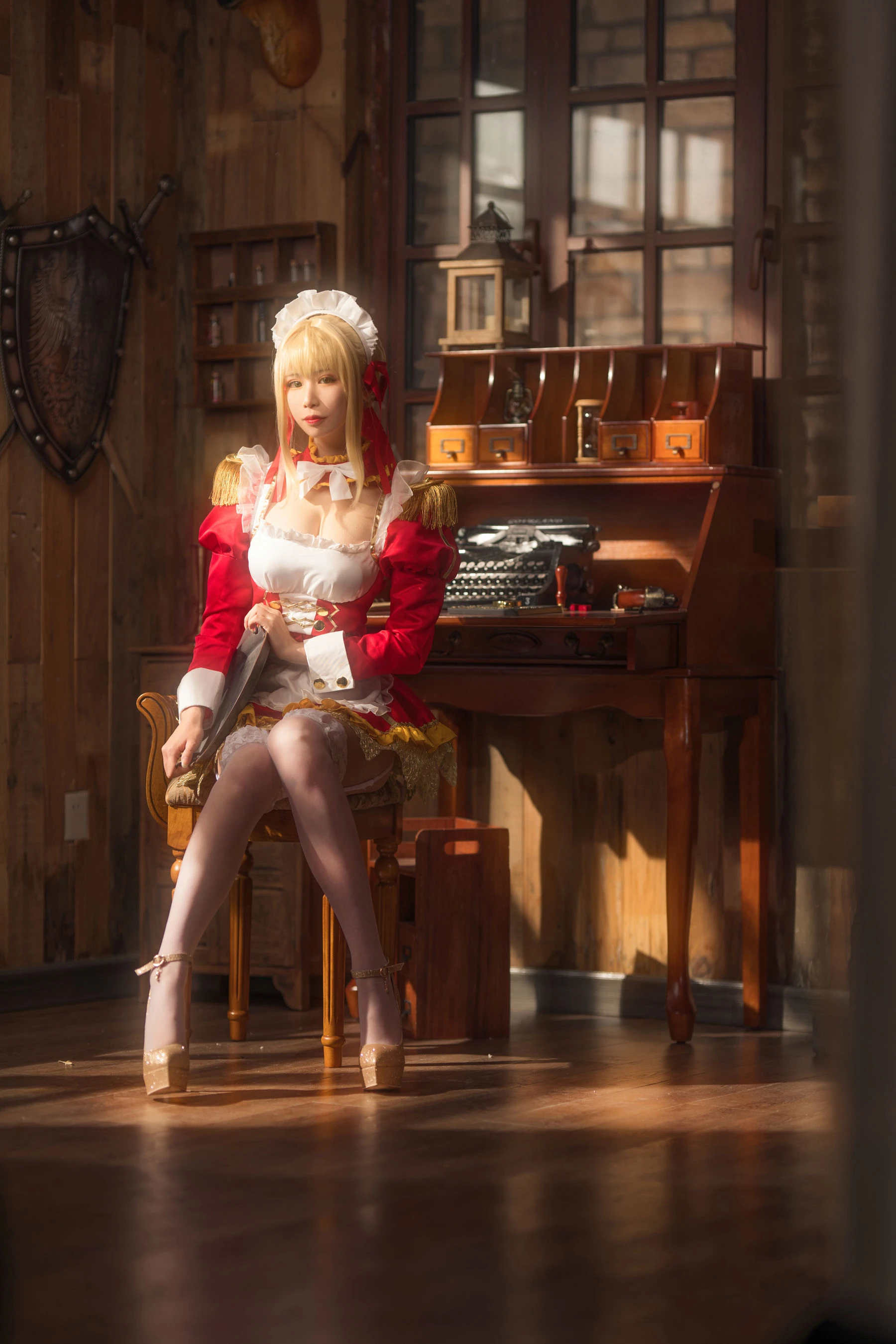 动漫博主爱老师_PhD – 尼禄YD女仆 [18P]插图2