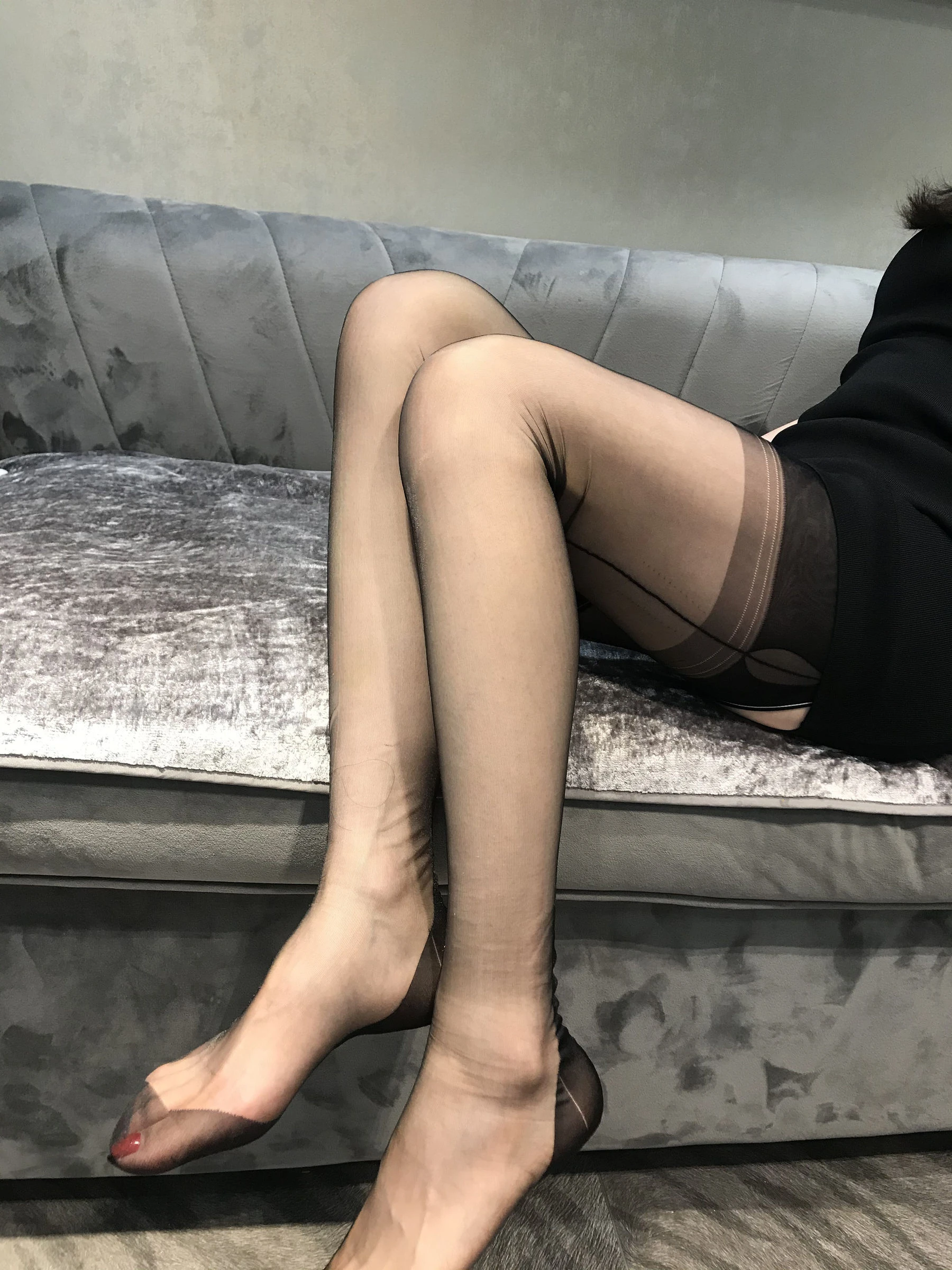 丝足博主麋鹿_Monroe – 红高黑吊 [39P]插图2