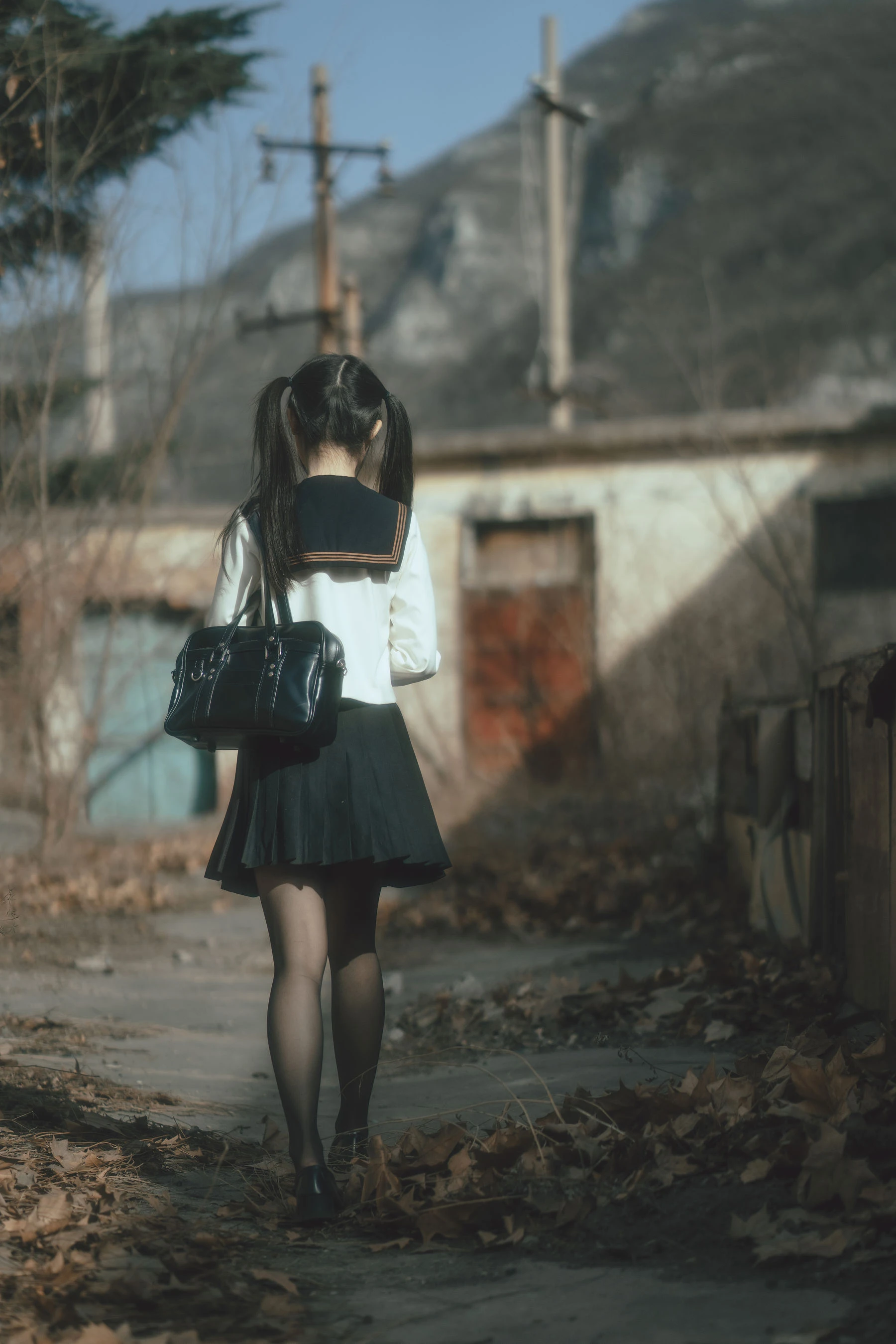 六味帝皇酱 – 废墟JK [44P]插图1