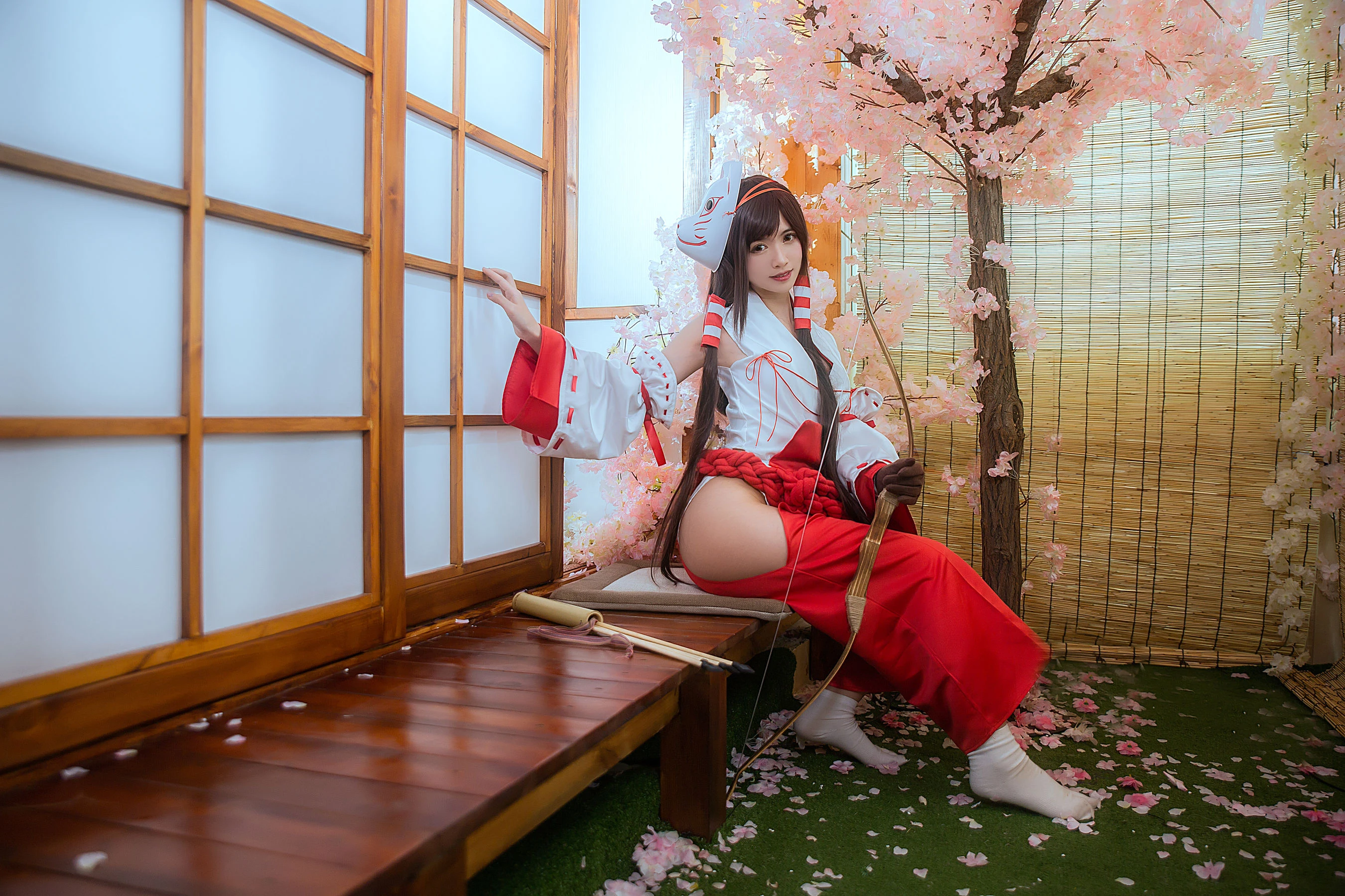 鳗鱼霏儿 – 巫女 [19P]|图集秀