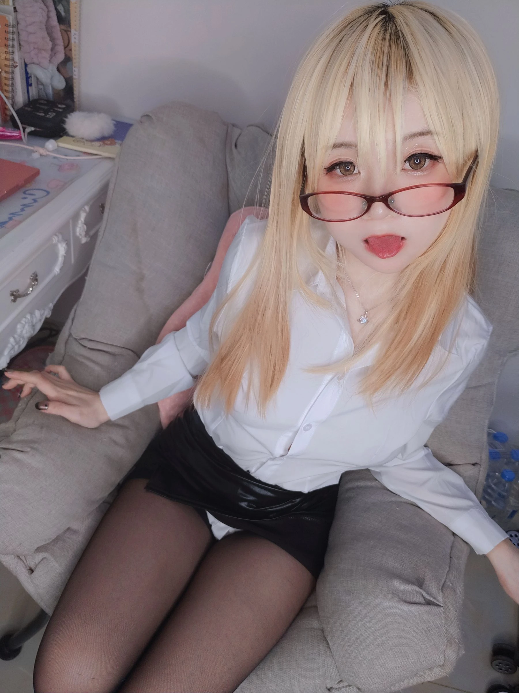 萌妹子Coser摇摇乐yoyo – 在宅勤務の一日插图1