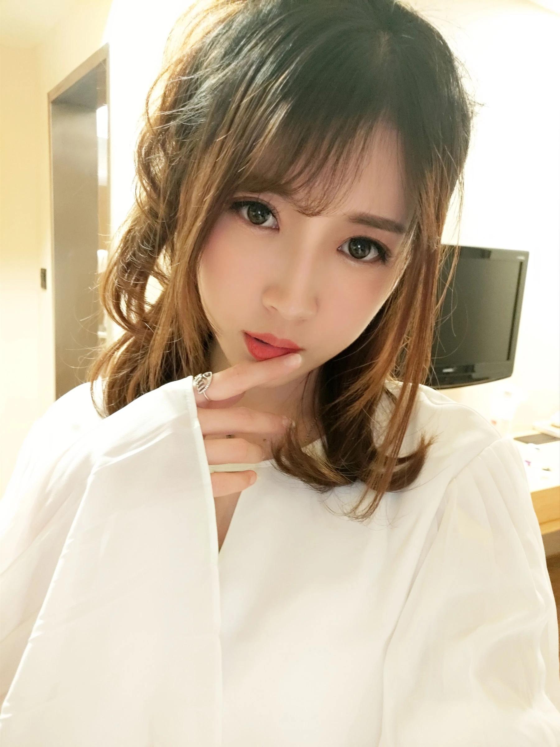 斗鱼主播小女巫露娜 – OL风肤色连裤袜插图1