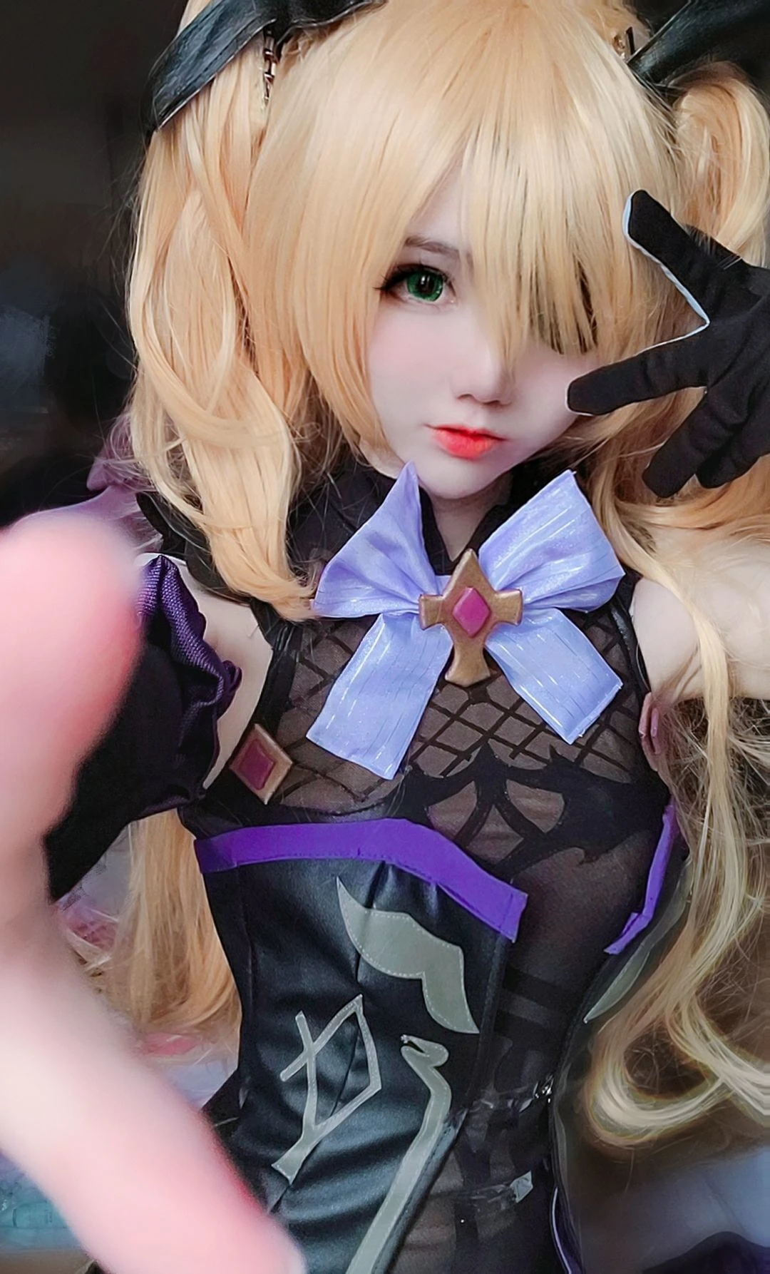 Sally Dorasnow – Fischl Selfie插图6