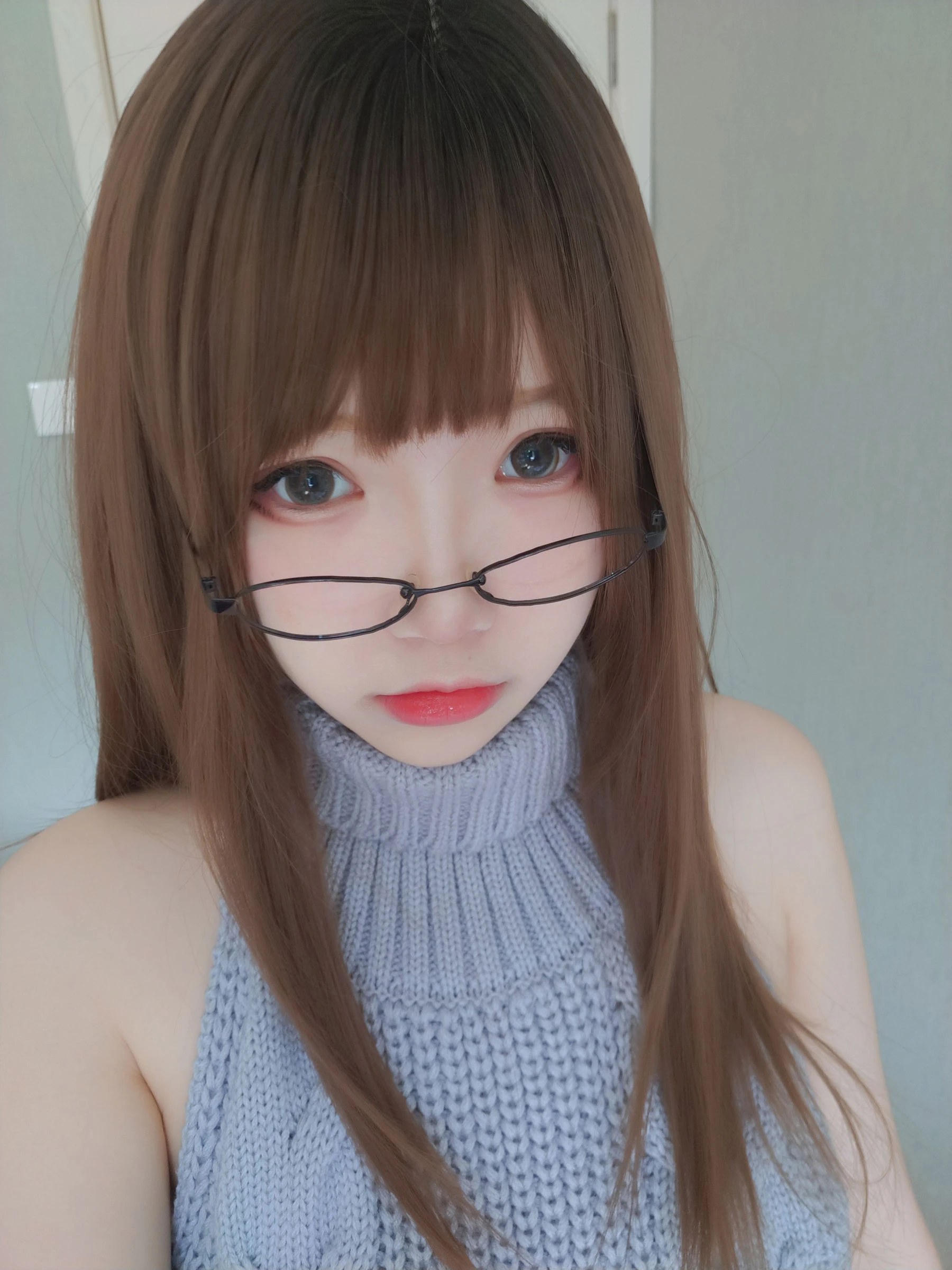 动漫博主雪晴Astra – 黑丝漏背毛衣插图2