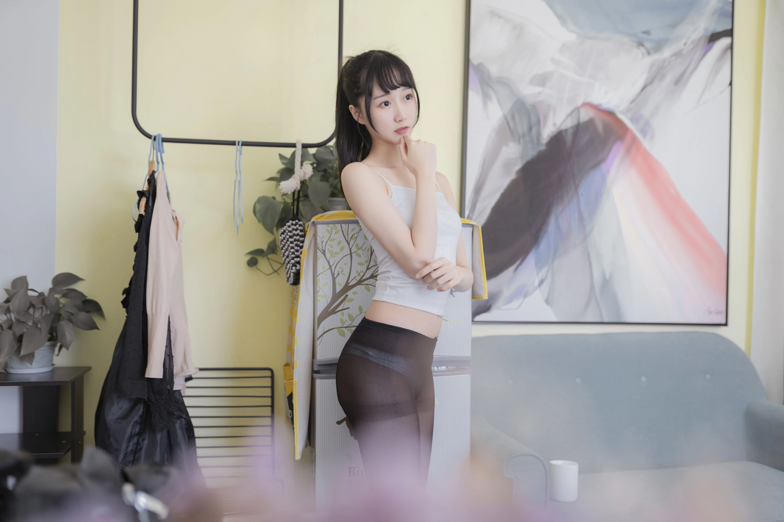 木绵绵OwO – 背心黑丝居家插图6