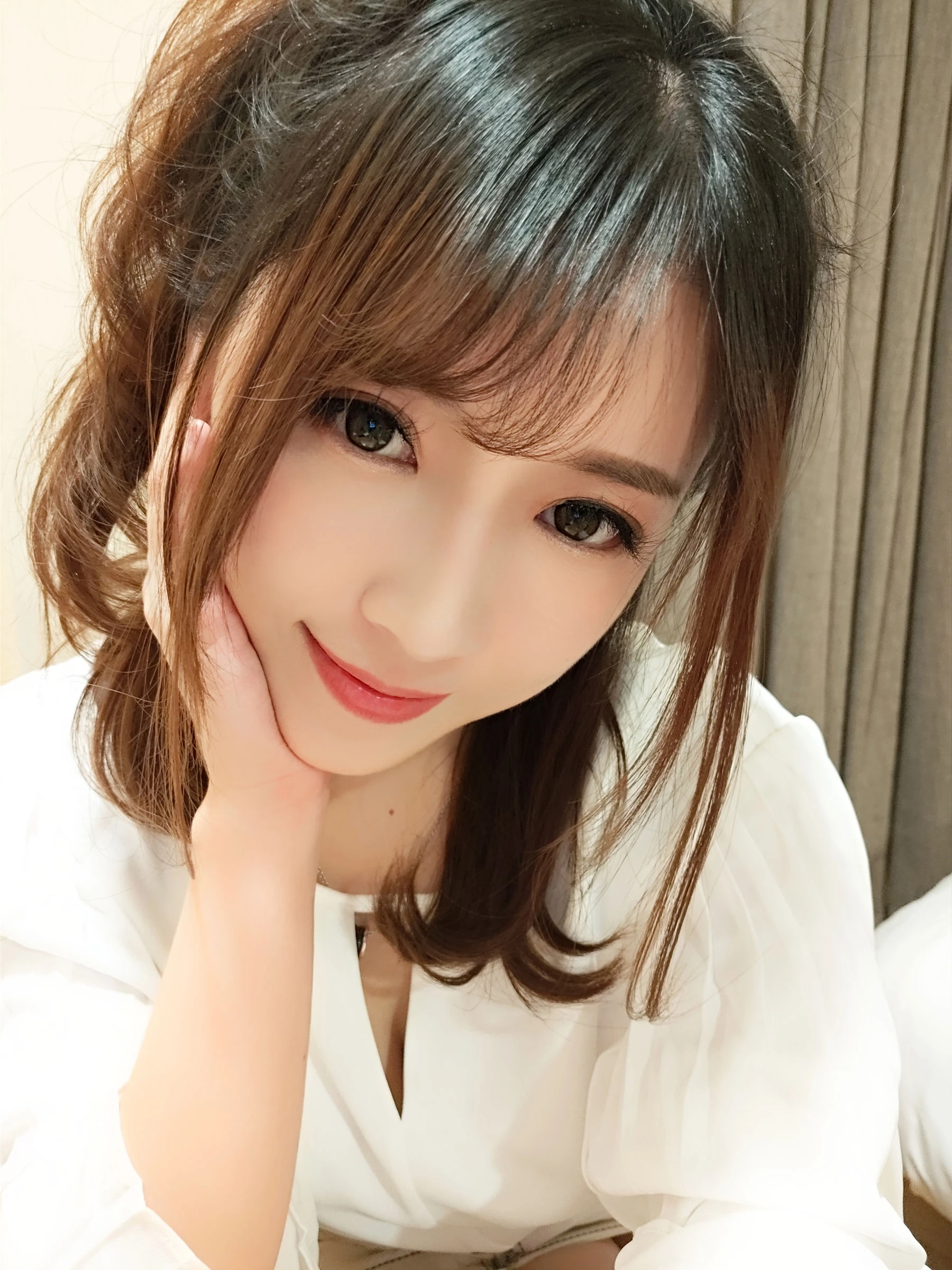 斗鱼主播小女巫露娜 – OL风肤色连裤袜插图4