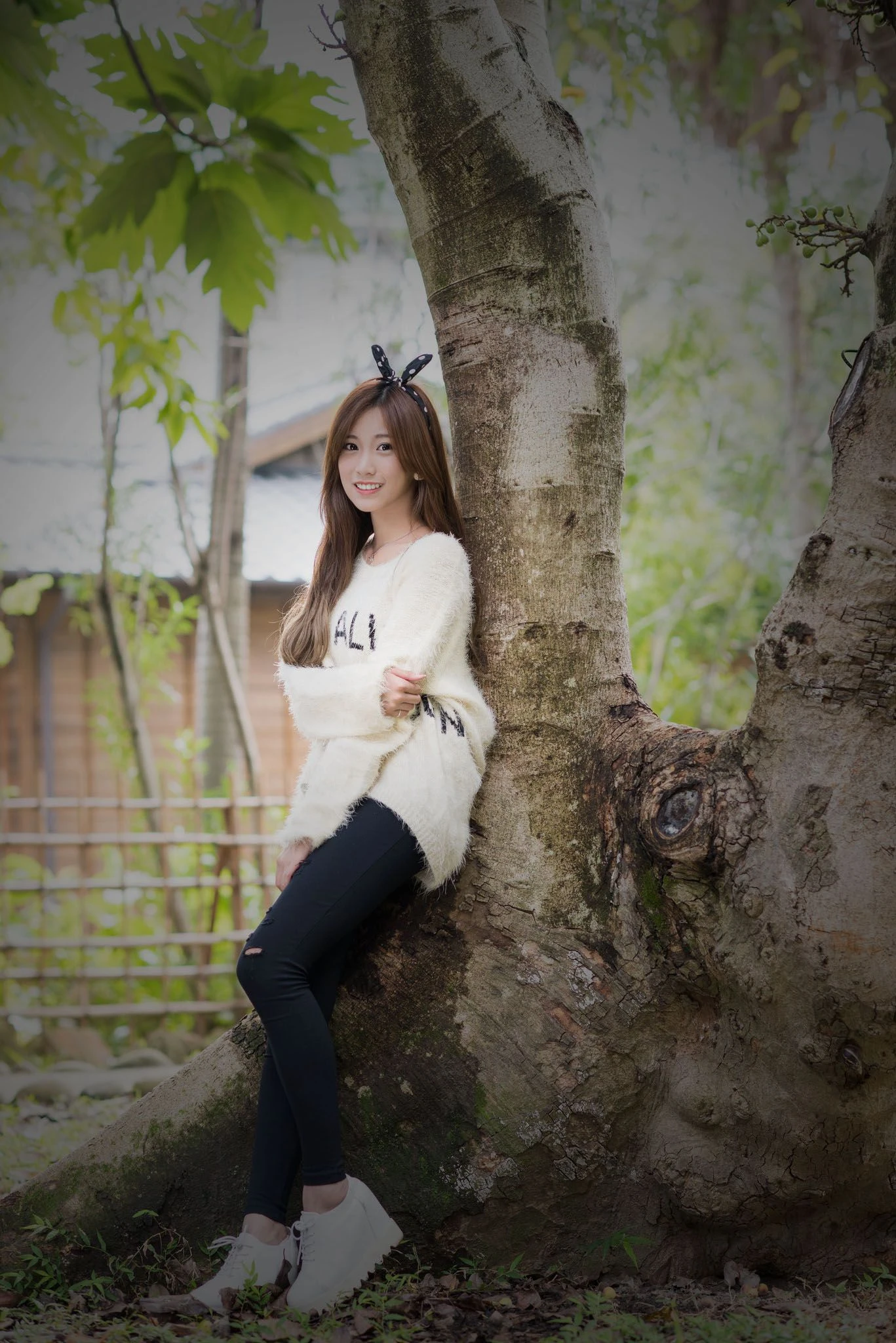 宅男女神张楚珊《外拍甜美蝴蝶节妹子》插图1