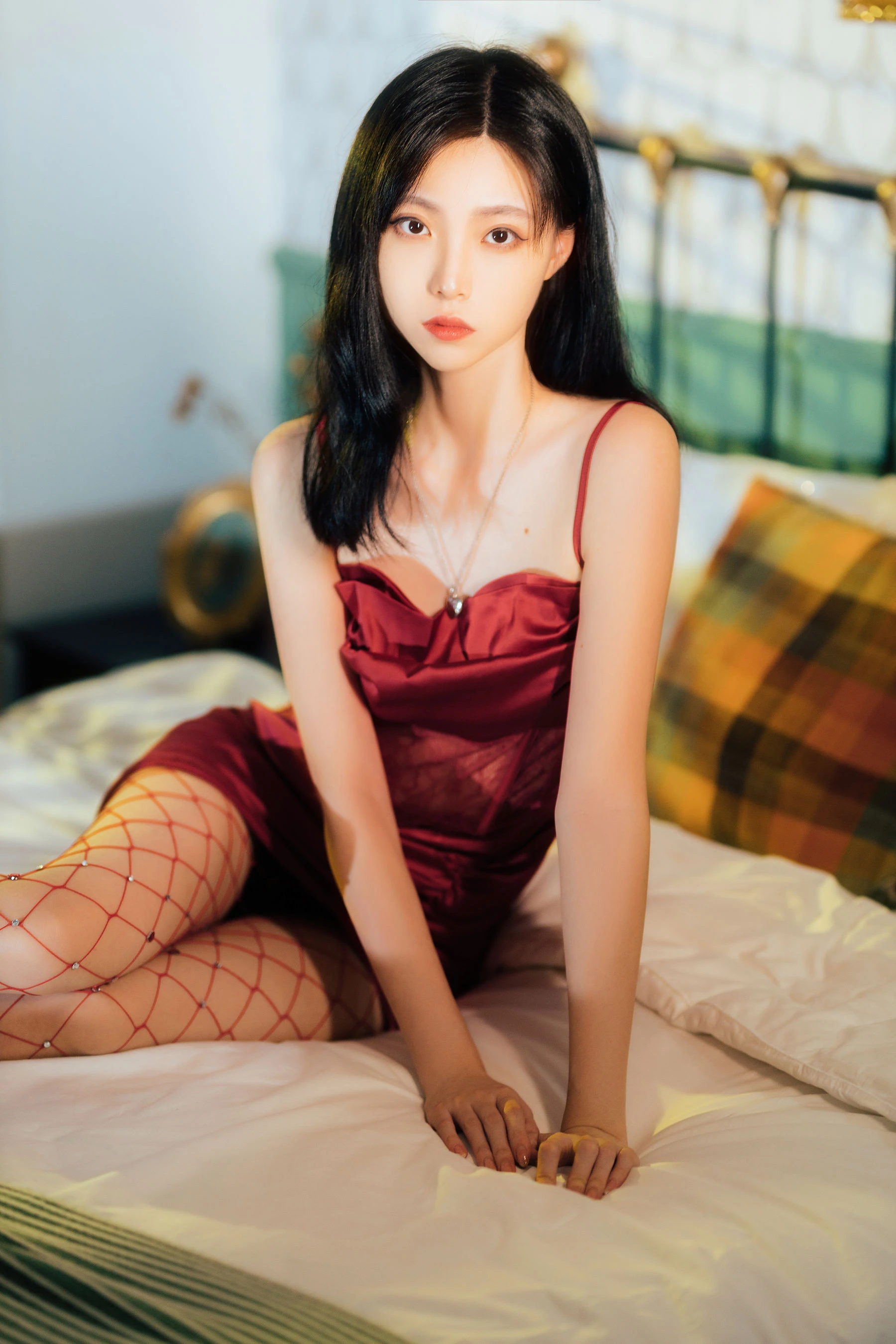 许岚(叁月life) – 网袜红裙插图3