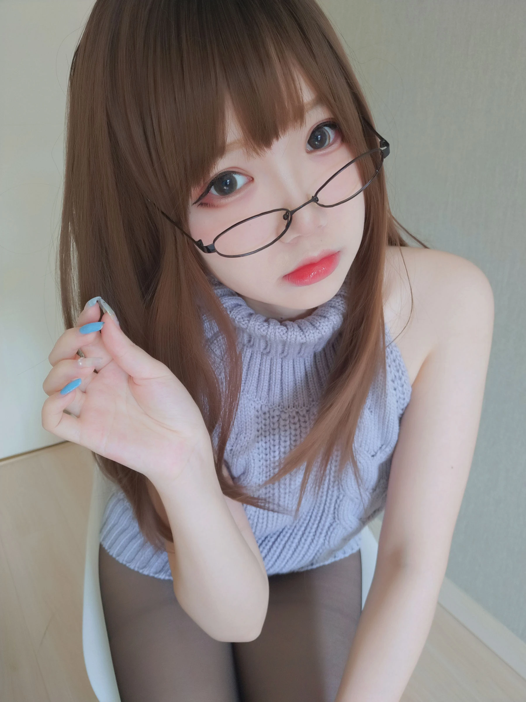 动漫博主雪晴Astra – 黑丝漏背毛衣插图5