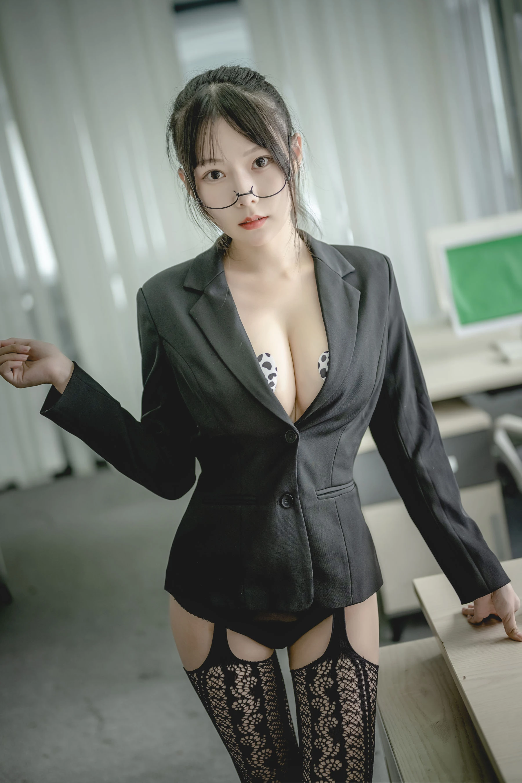 香草喵露露 – 黑色西装插图2