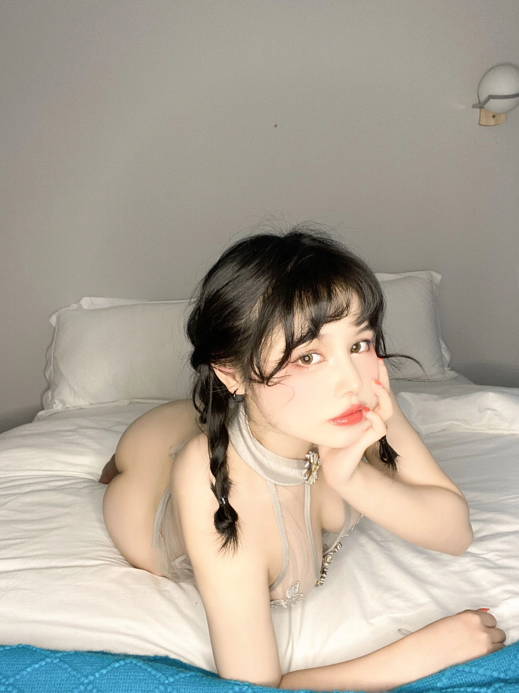 七月喵子 – 透明灰撕袜插图7