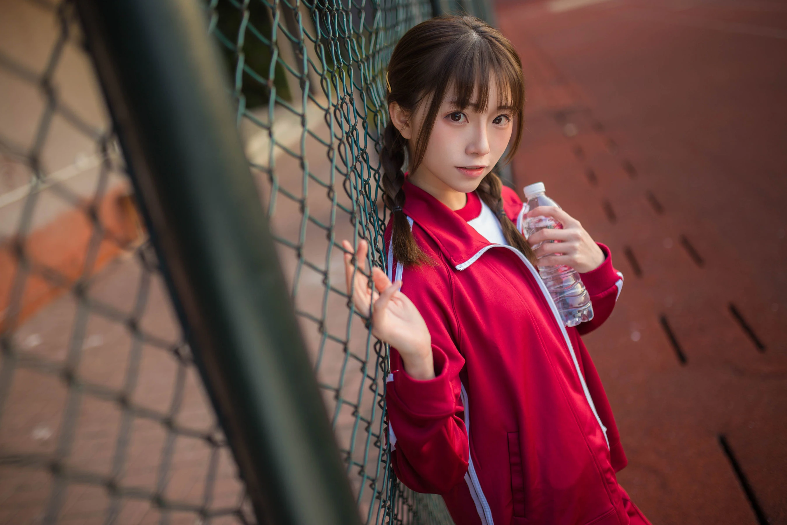 动漫博主Kitaro_绮太郎 红色运动服女孩插图1