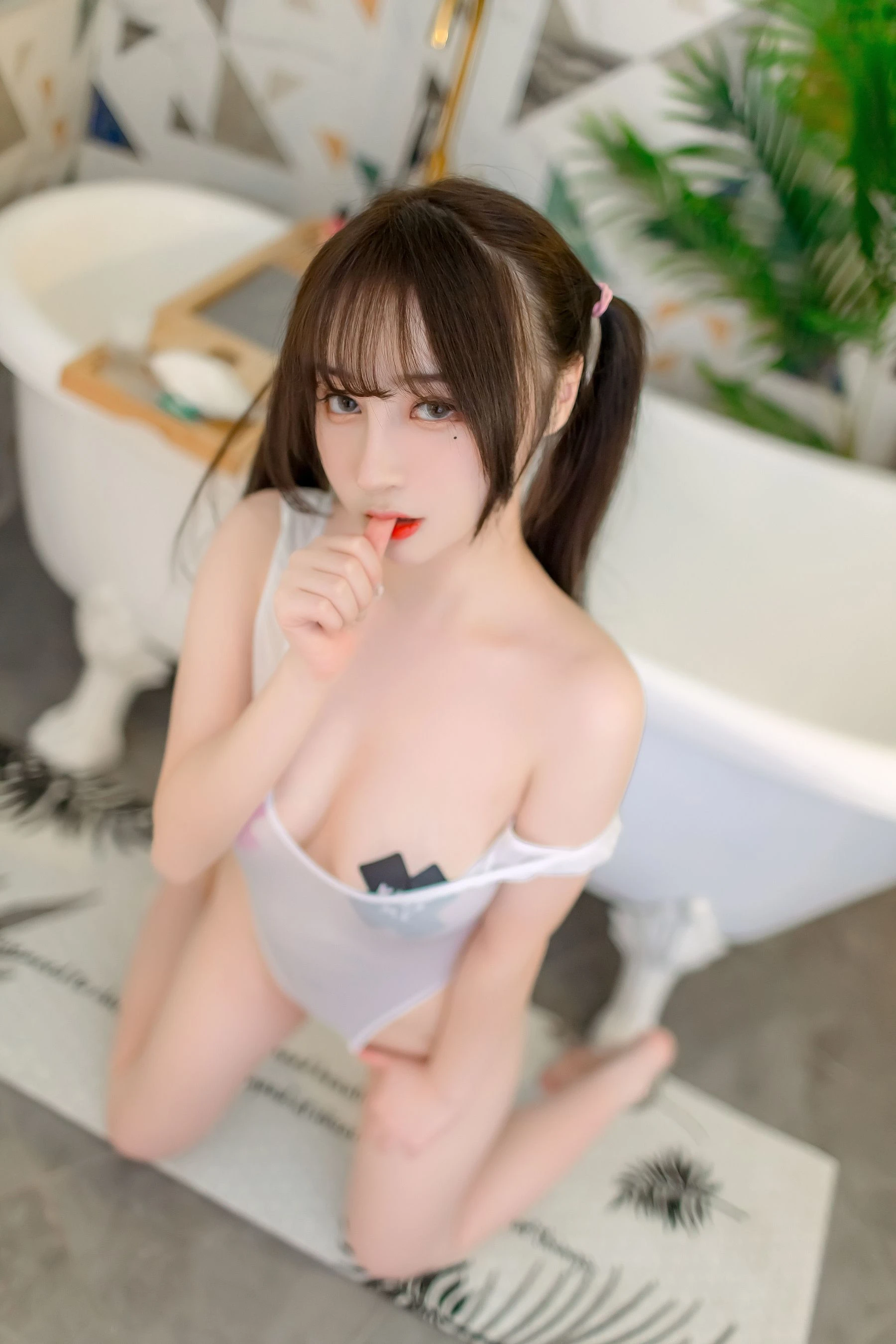 斗鱼主播尤猫醒醒ovo – 浴缸泳衣插图3