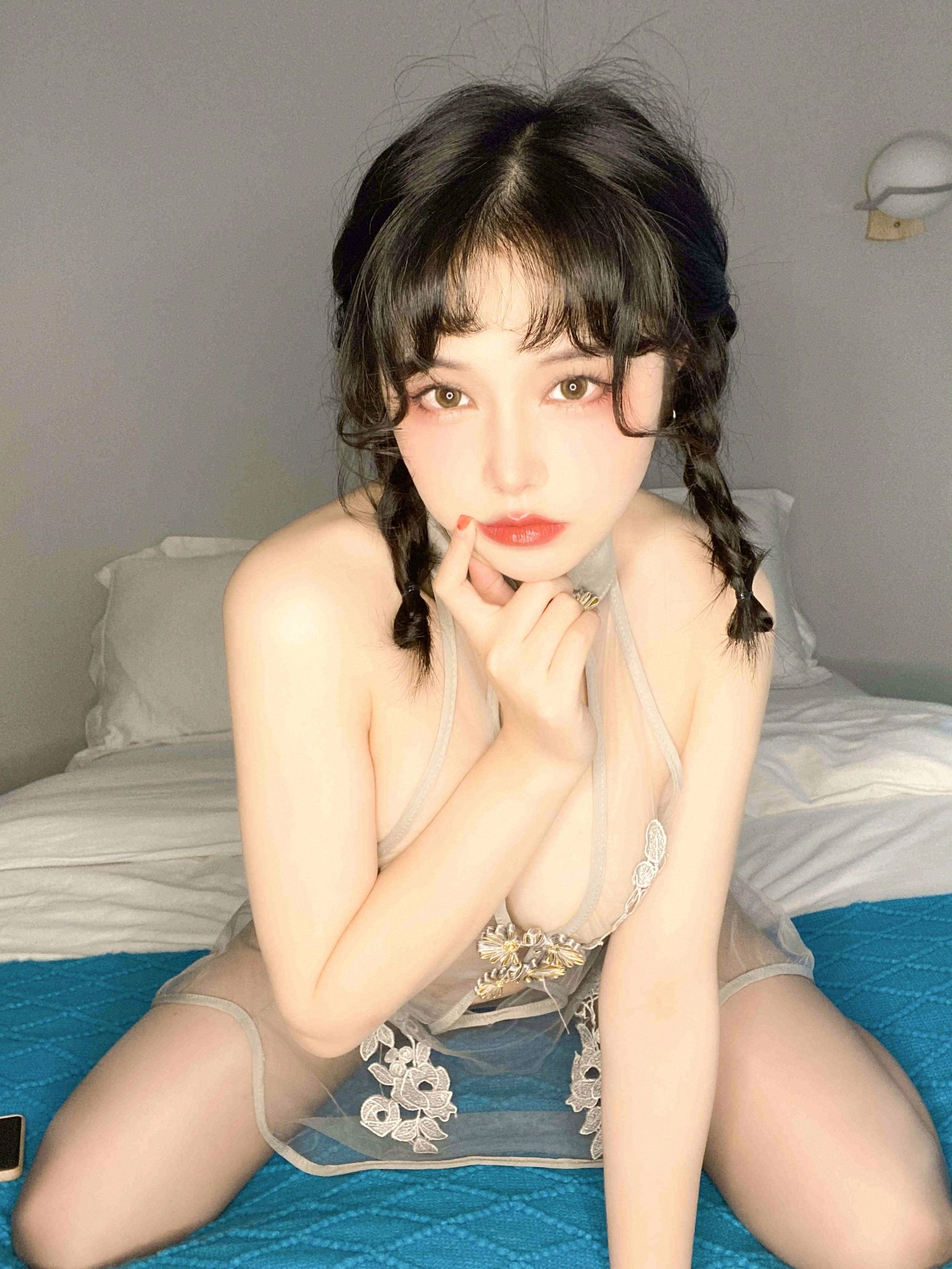 七月喵子 – 透明灰撕袜插图1