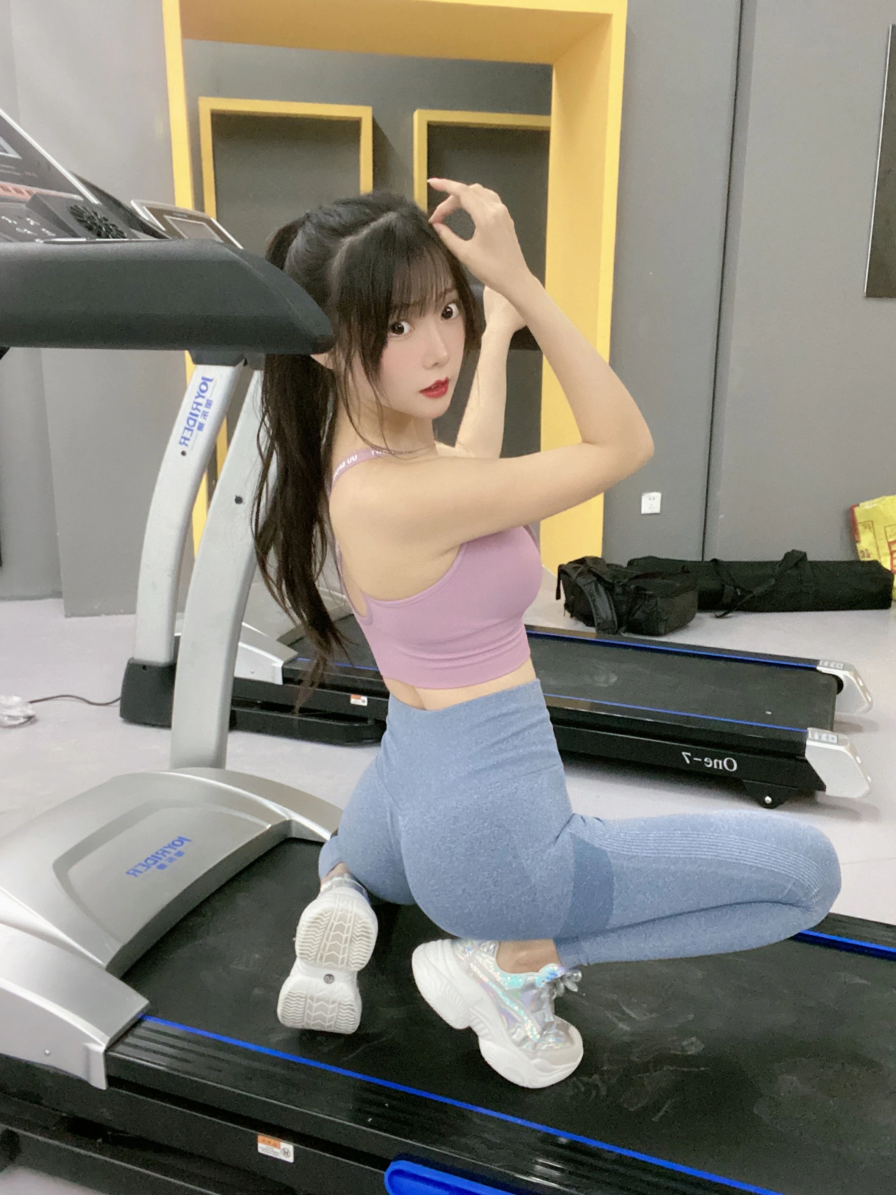 香草喵露露 – 小露乱撞 瑜伽服自拍插图4