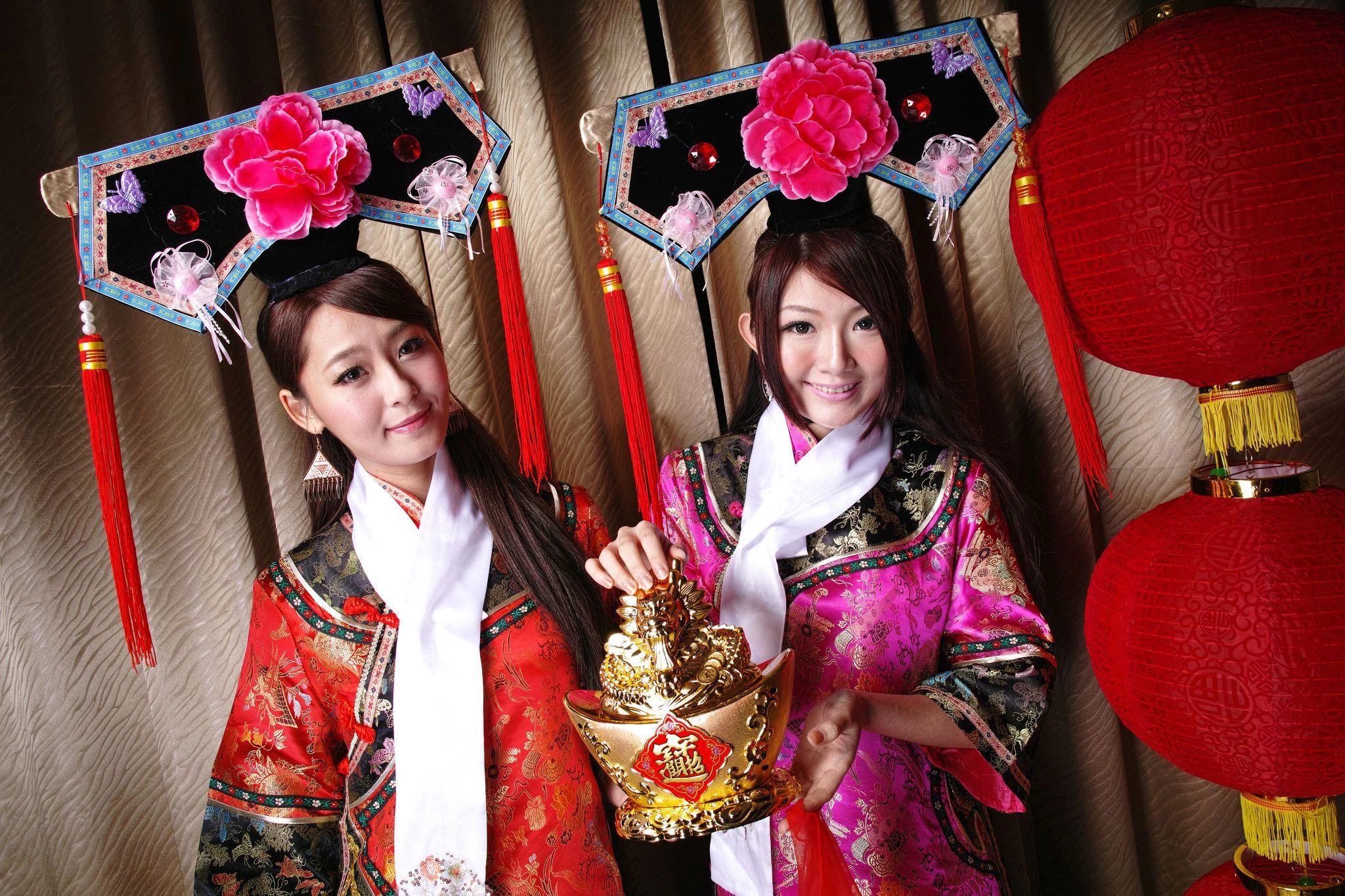 Winnie小雪、小羽《新春拜年 甄嬛格格》插图6