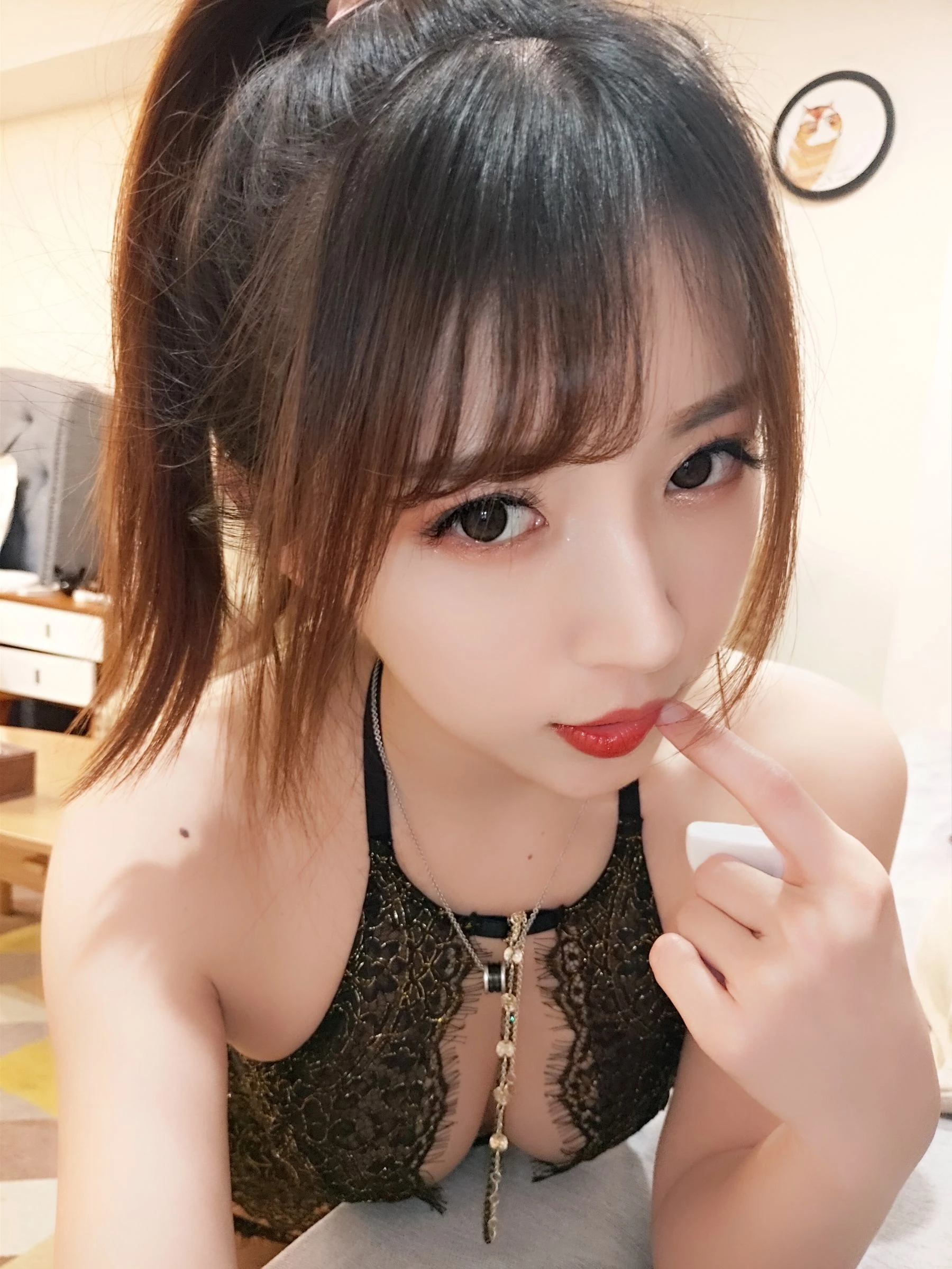 斗鱼主播小女巫露娜 – 蕾丝亮钻黑色长筒插图3