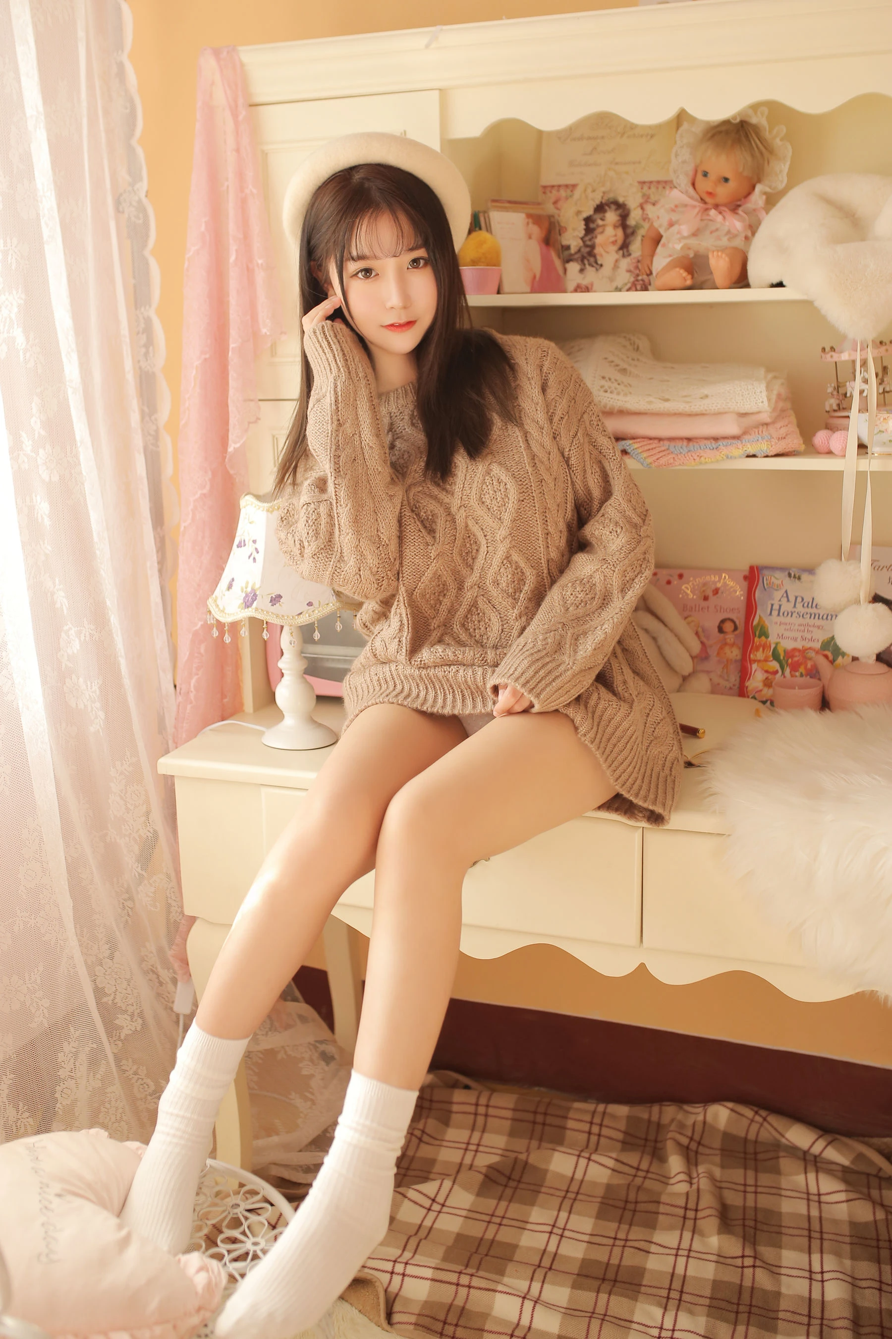 巨乳猫九酱Sakura – 驼色毛衣插图3